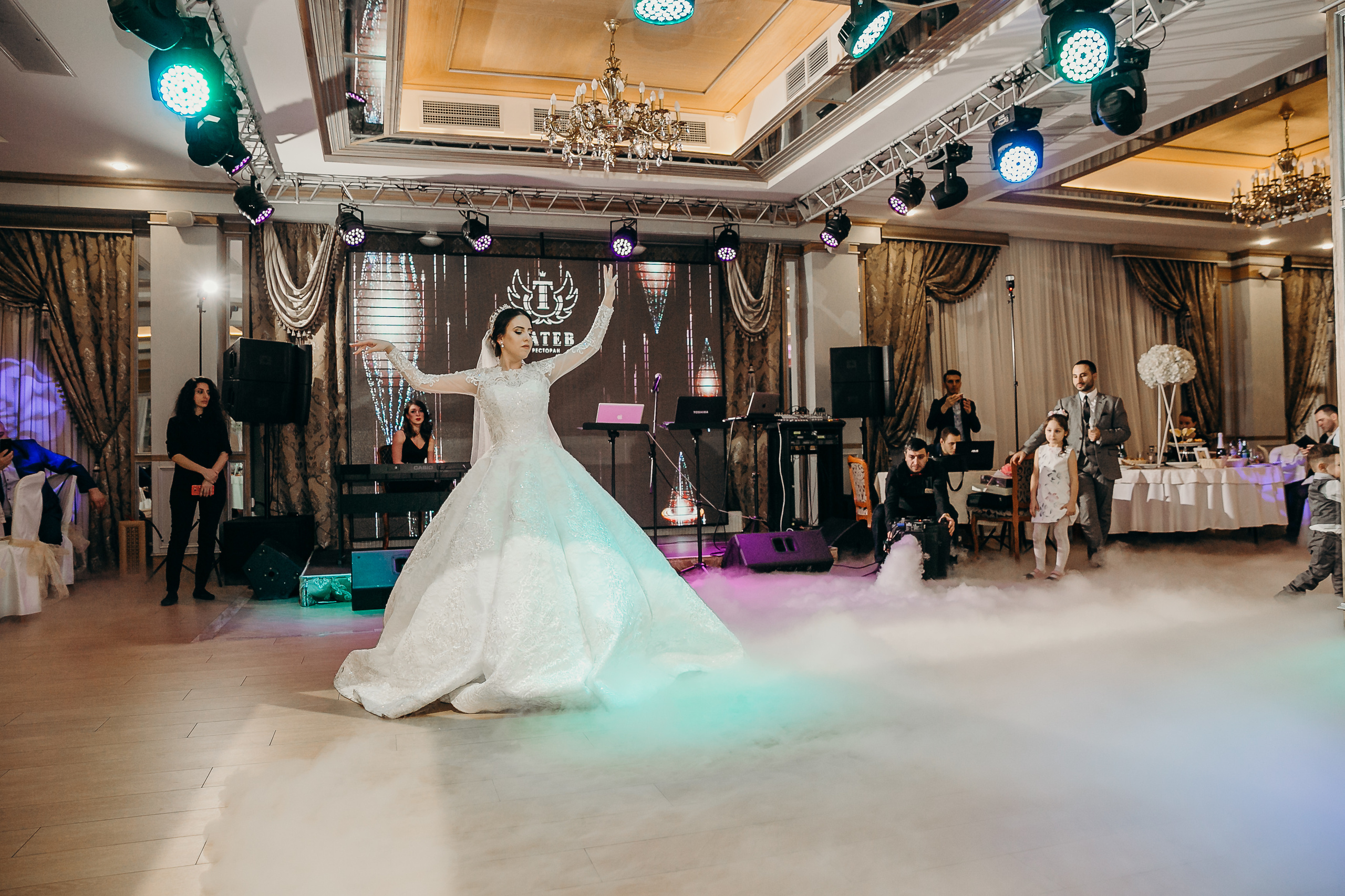 Свадебный фотограф на венчание в армянском Храме