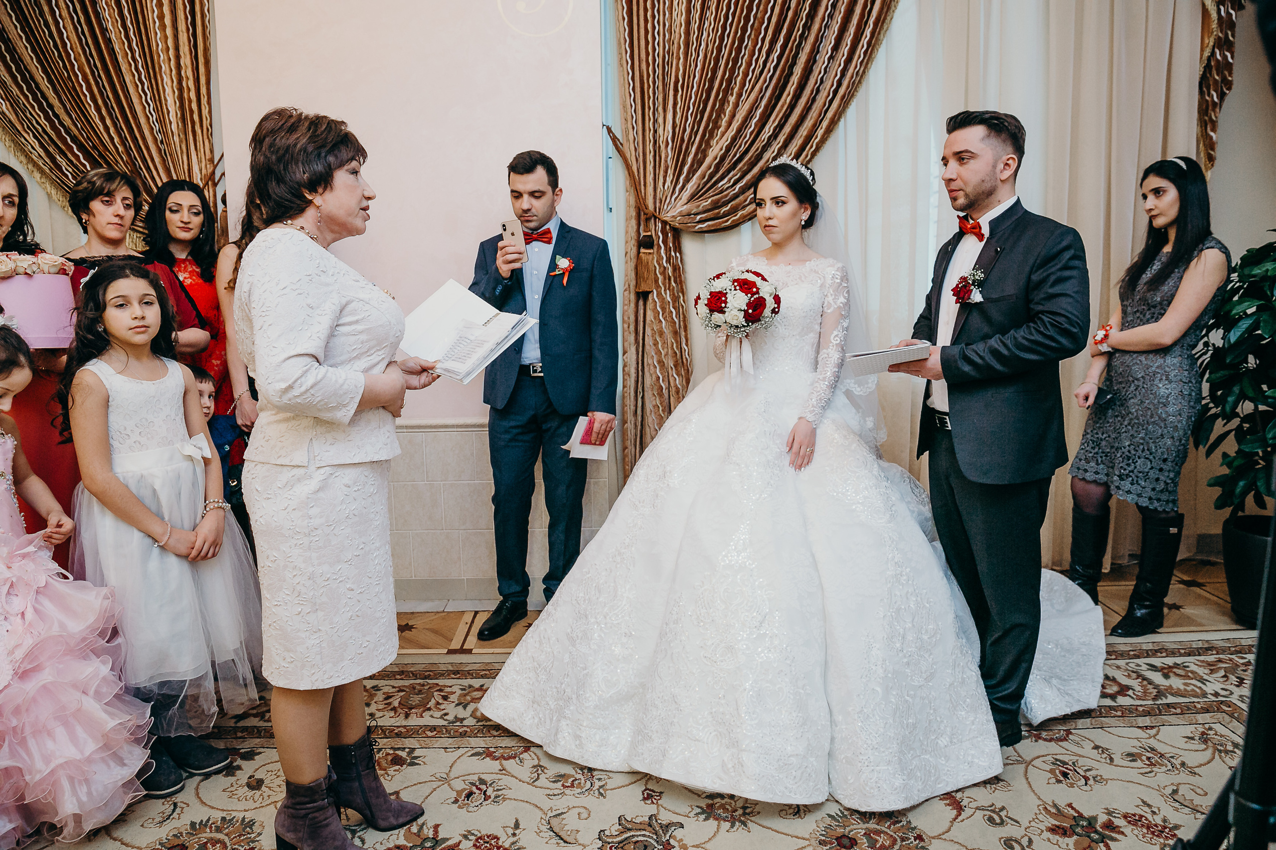 Свадебный фотограф на венчание в армянском Храме