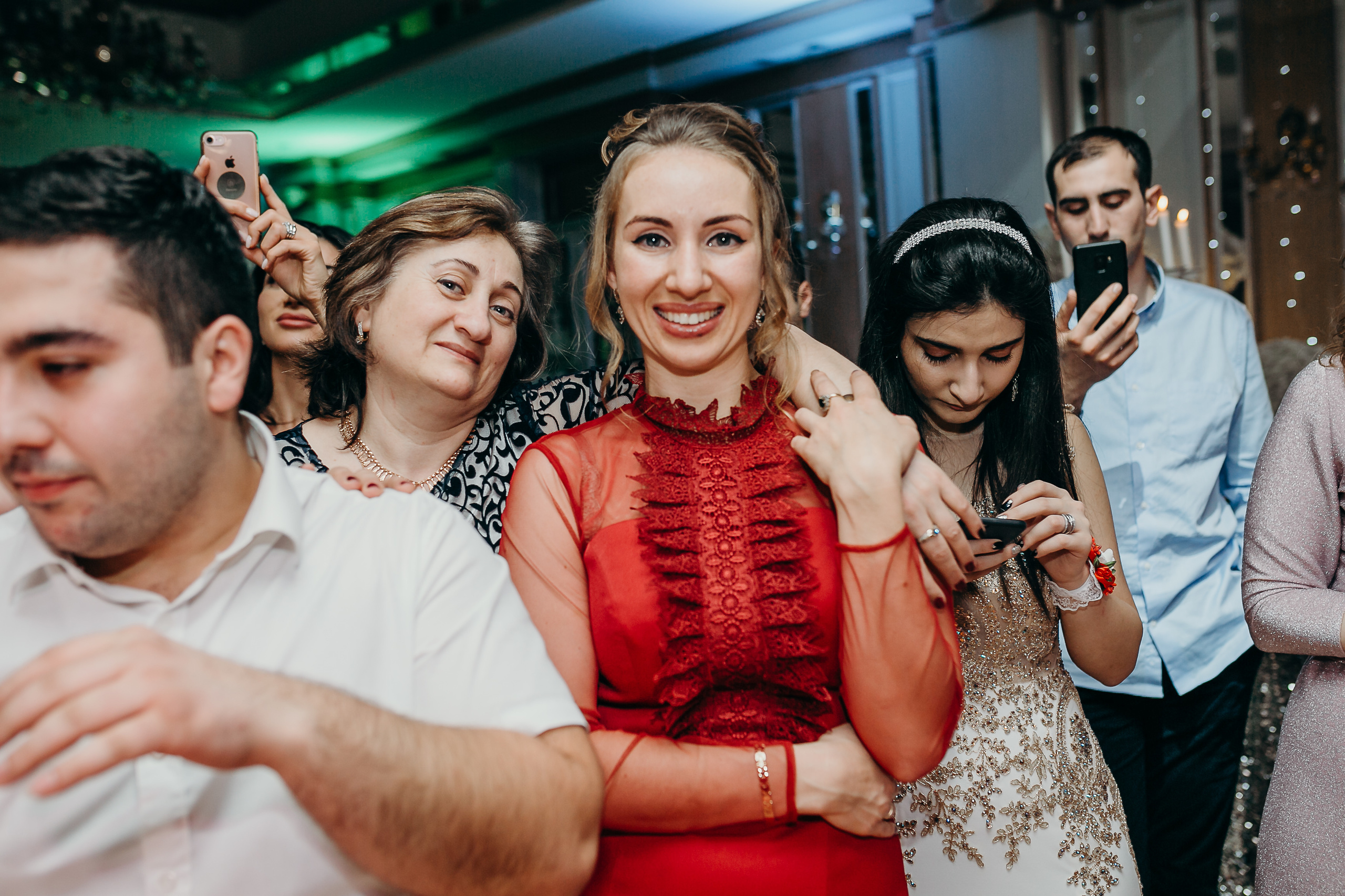 Свадебный фотограф на венчание в армянском Храме