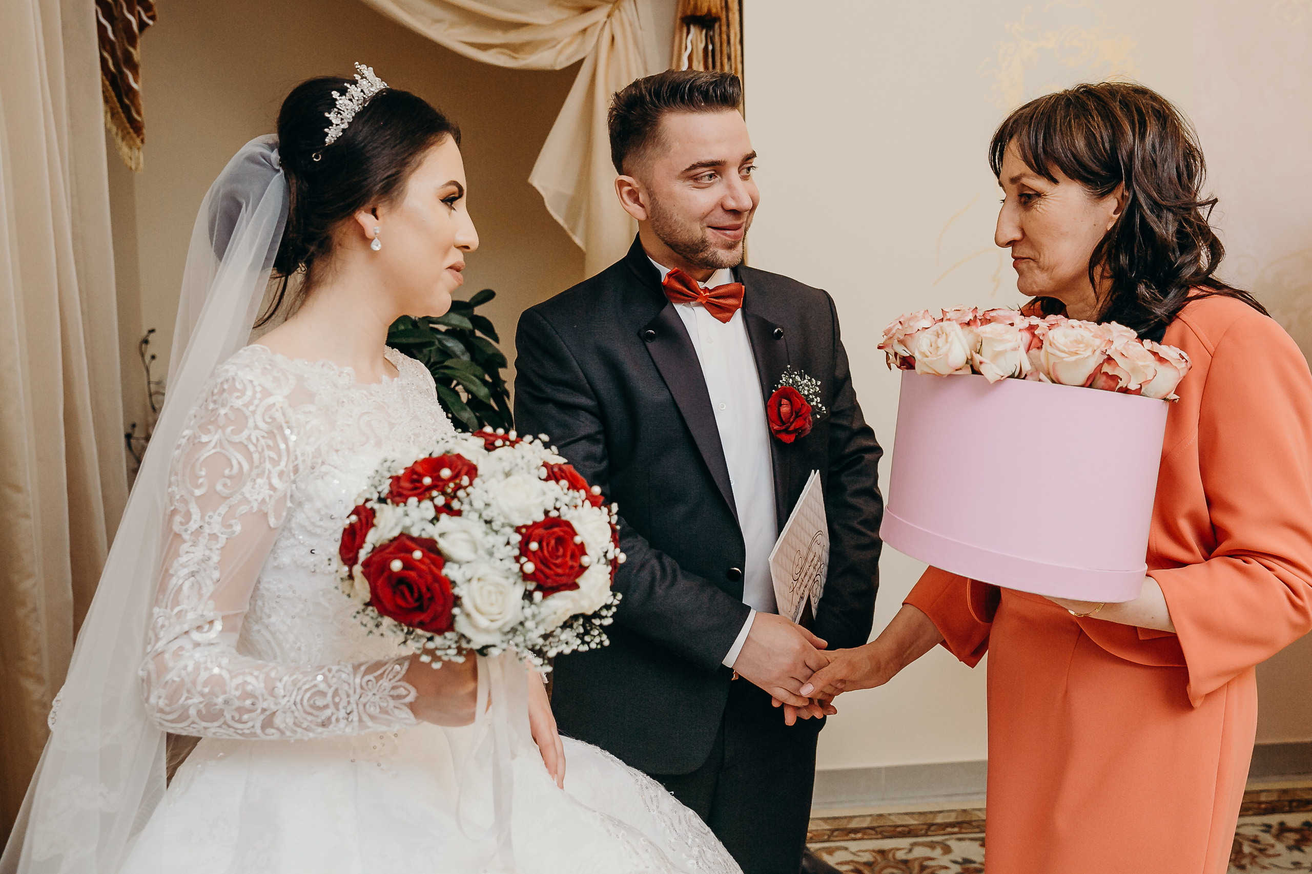 Свадебный фотограф на венчание в армянском Храме