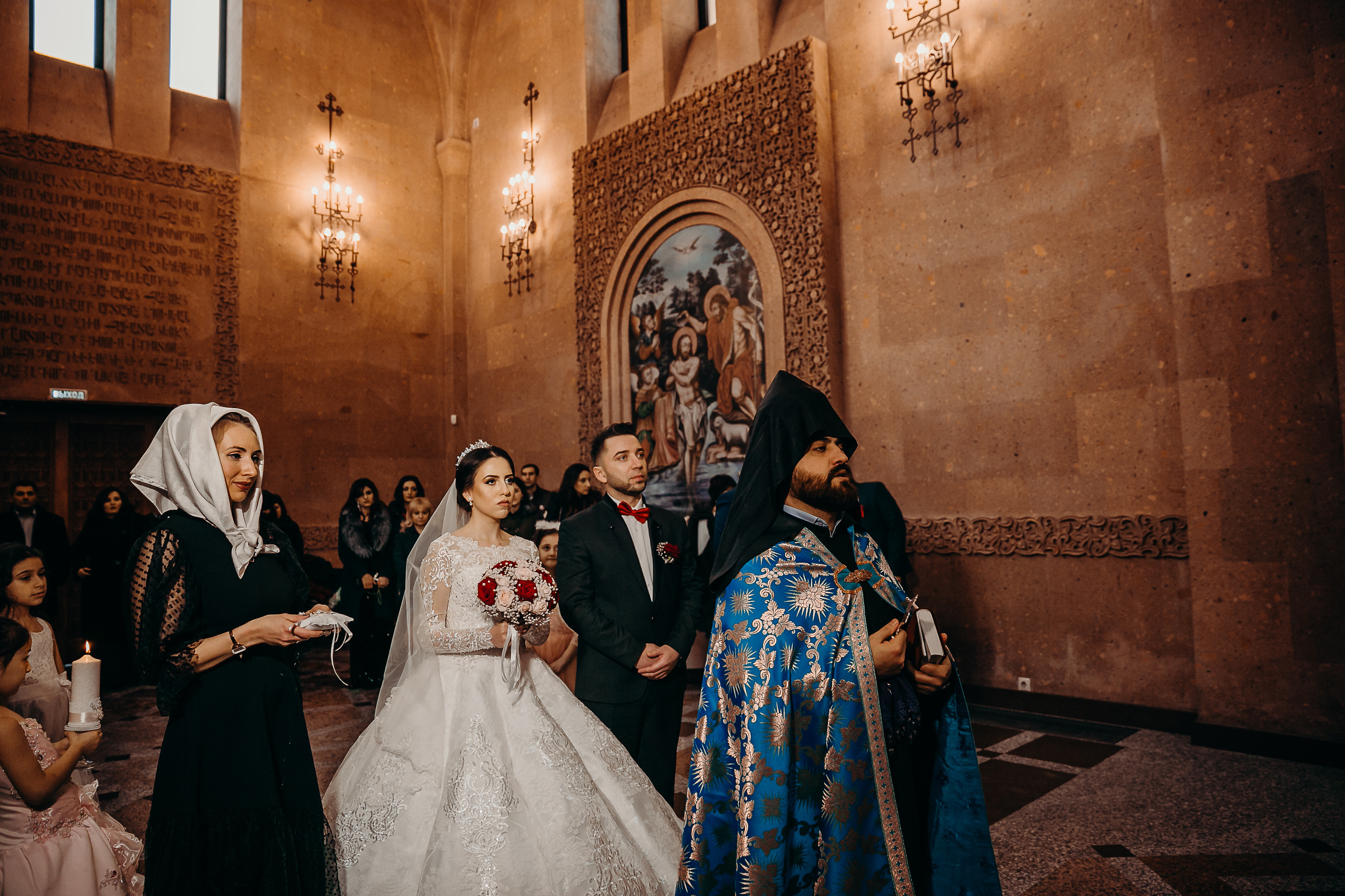 Свадебный фотограф на венчание в армянском Храме