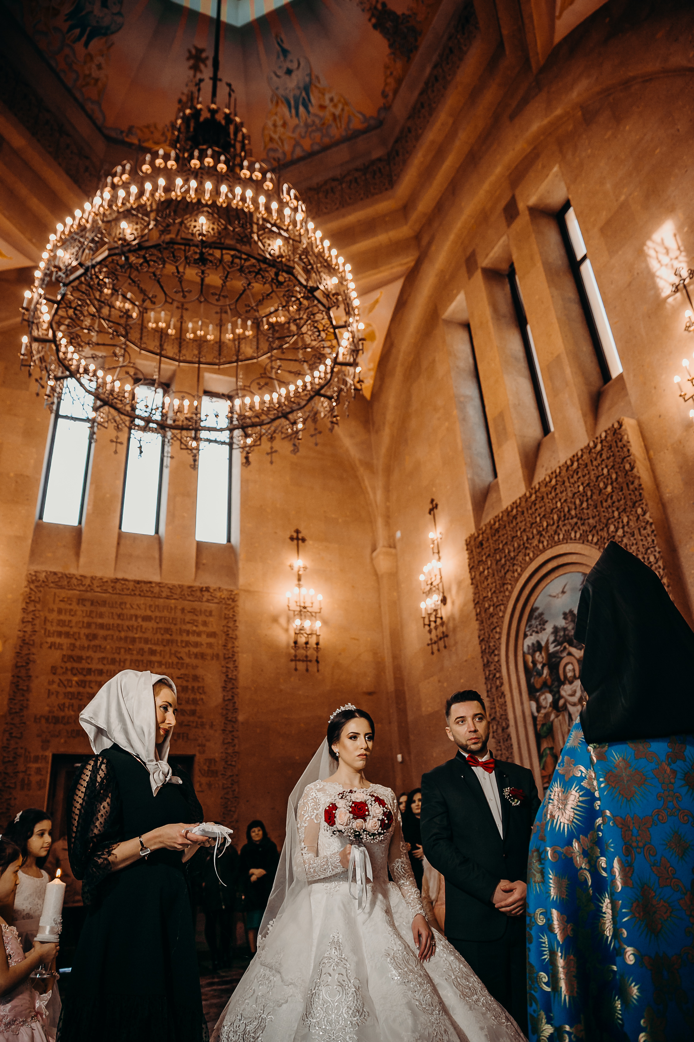 Свадебный фотограф на венчание в армянском Храме