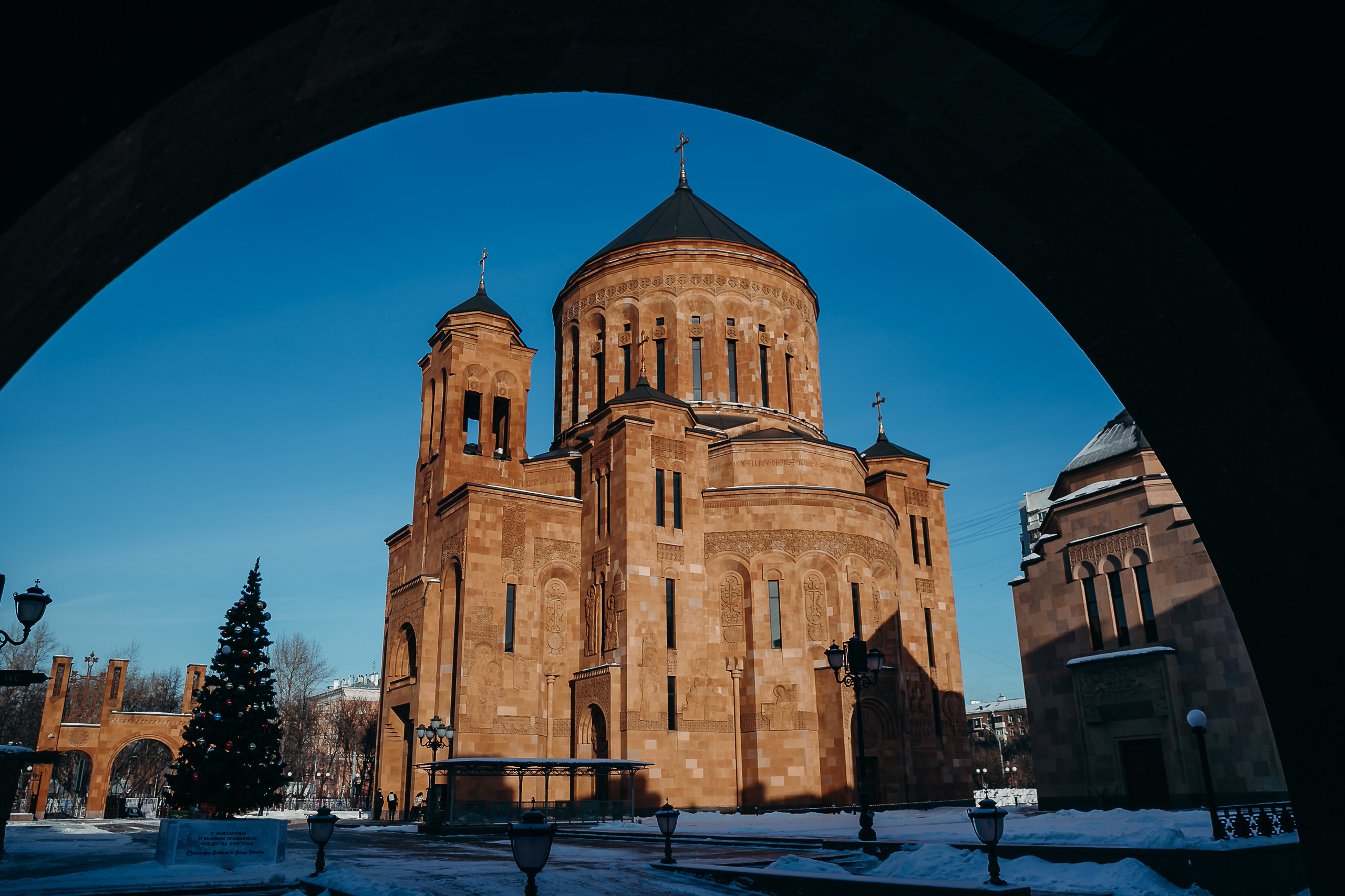 Свадебный фотограф на венчание в армянском Храме