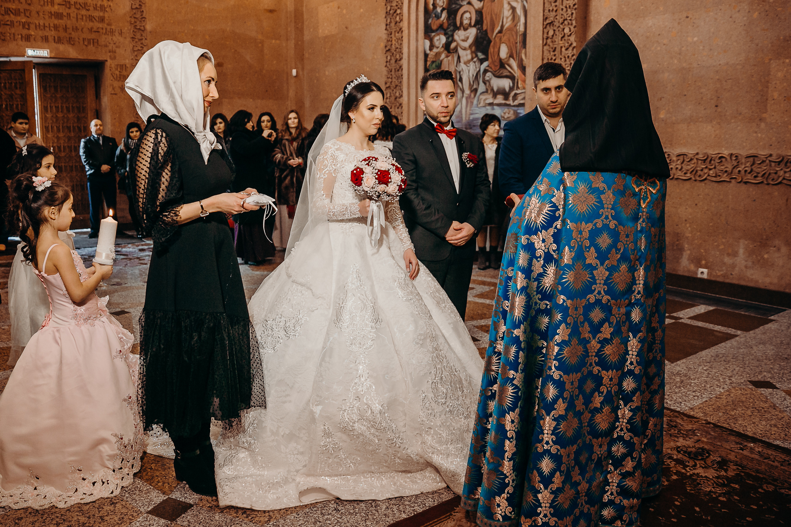 Свадебный фотограф на венчание в армянском Храме