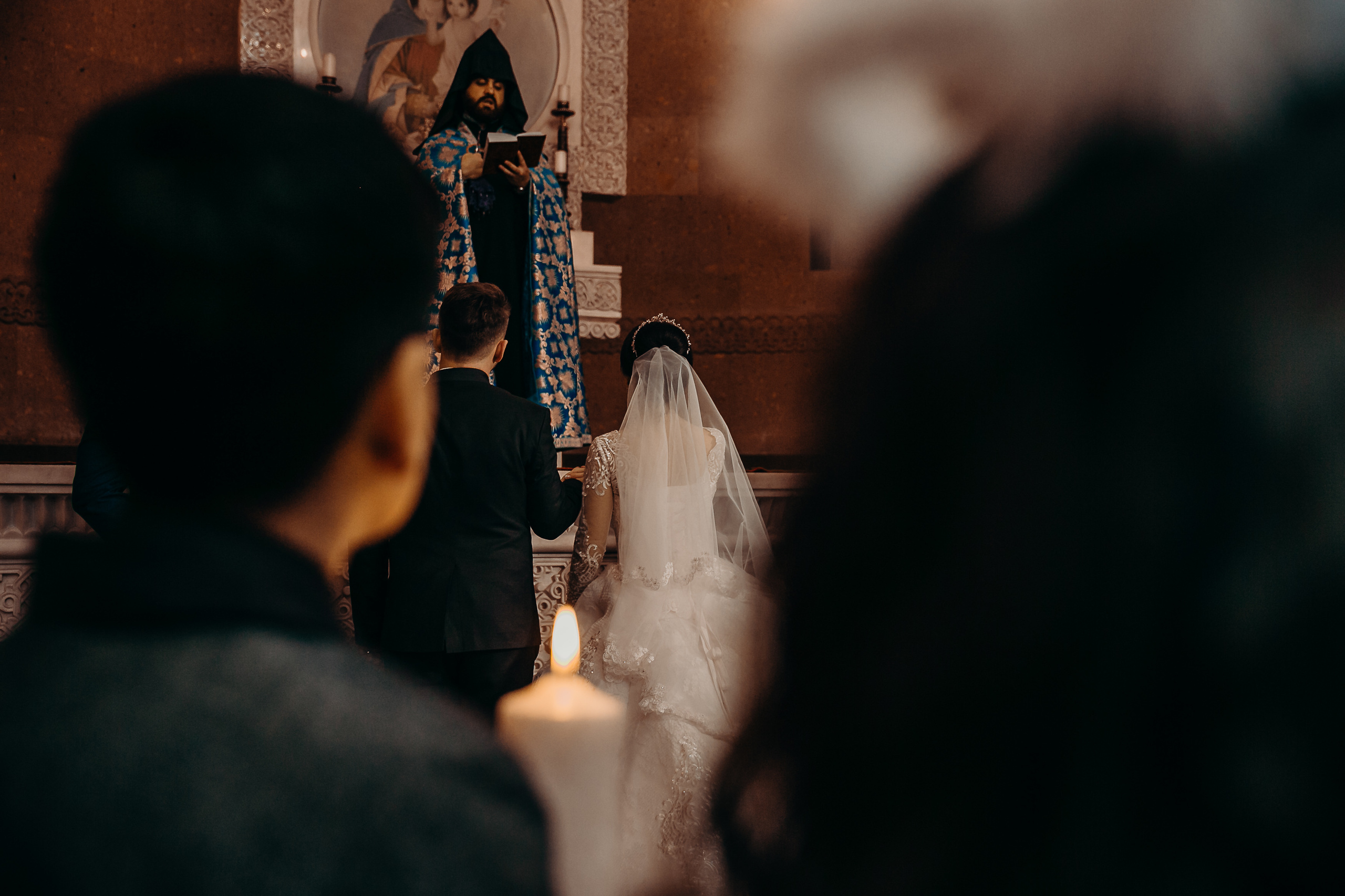 Свадебный фотограф на венчание в армянском Храме