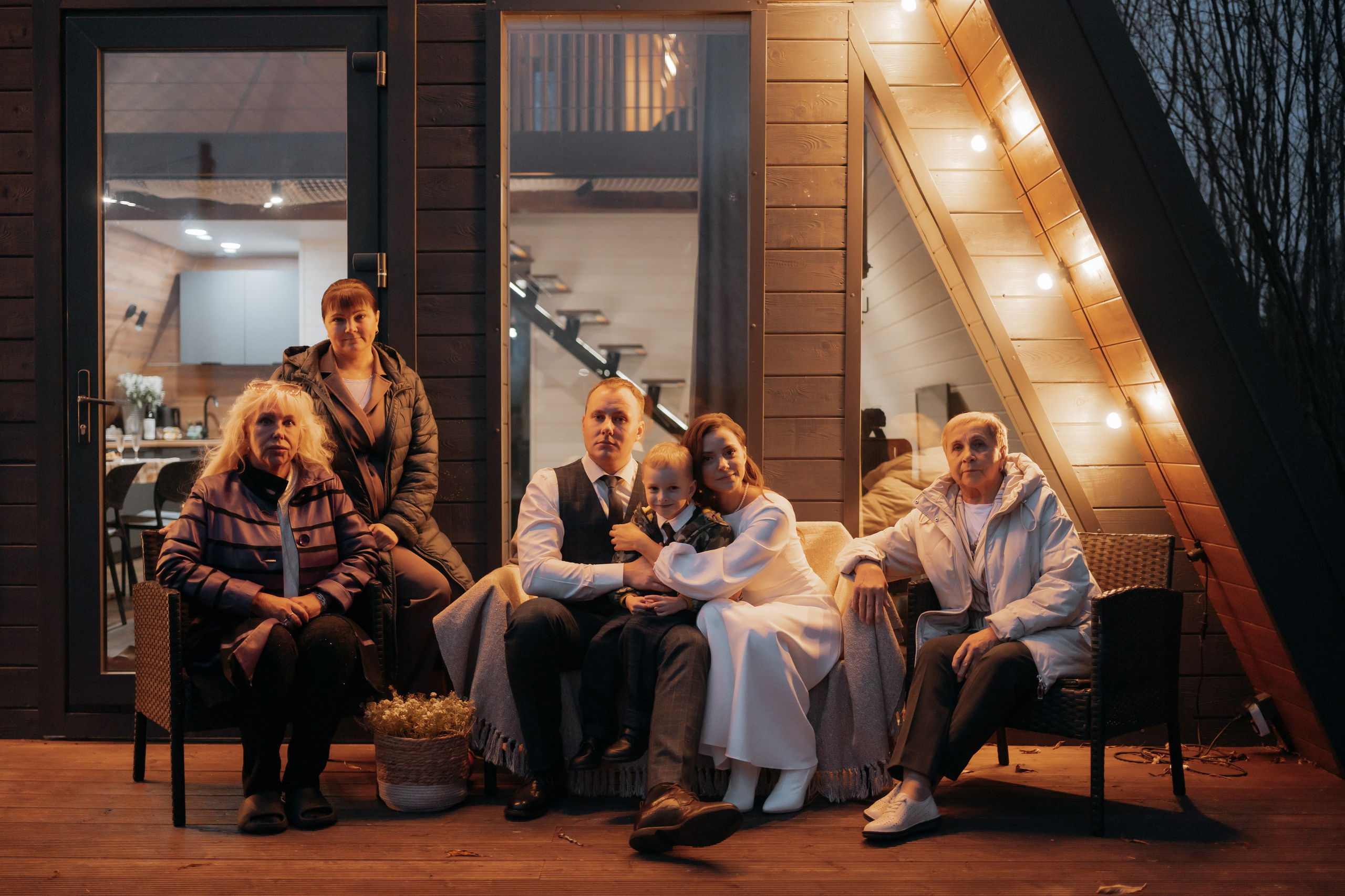 Выездная свадебная фотосессия в коттедже в Архангельске. Портретный и свадебный фотограф в Архангельске Елизавета Стрекаловская