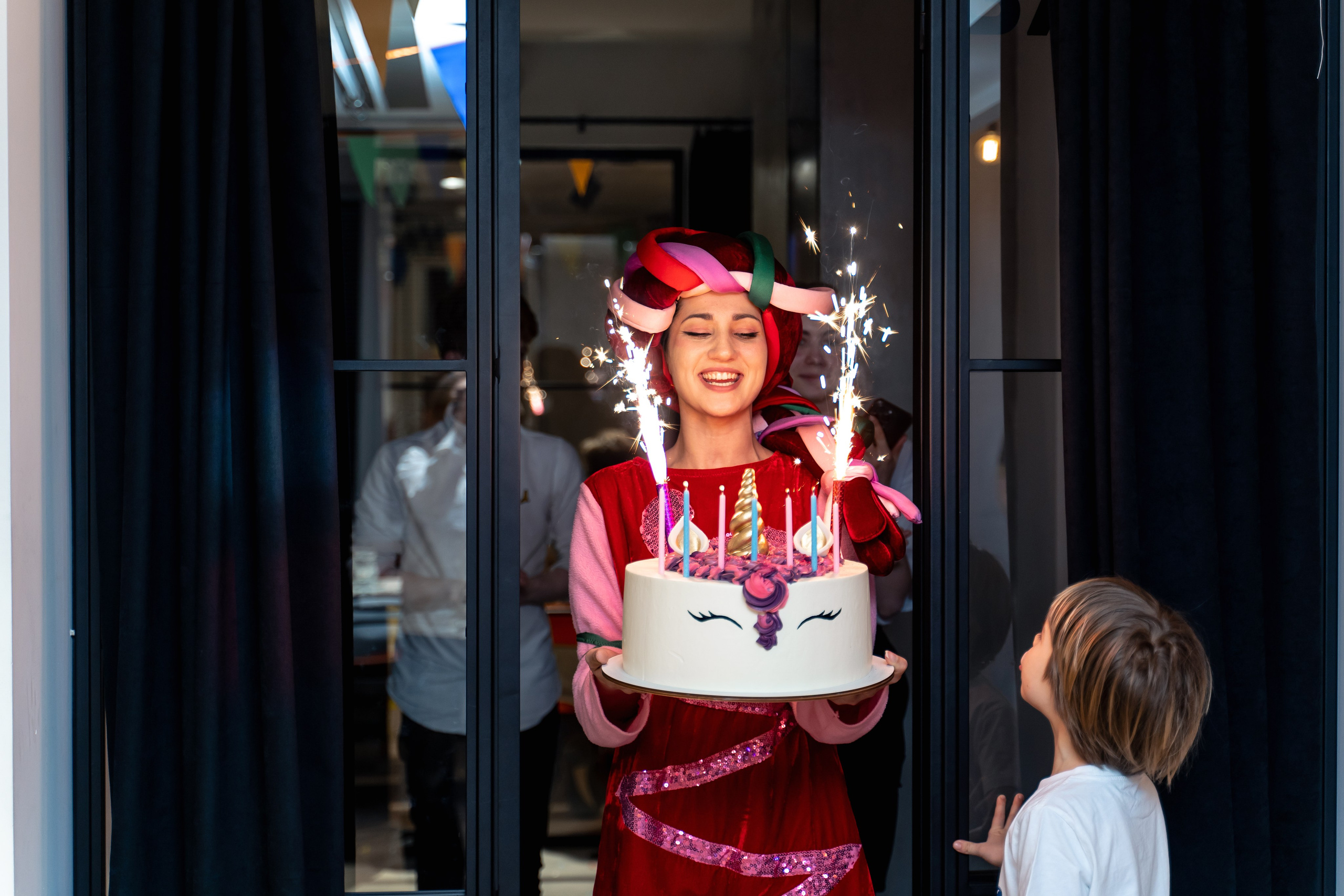 Фотограф на детский день рождения Москва. Фотограф \ Видеограф на Крещение, Венчание Москва| Семейные съемки