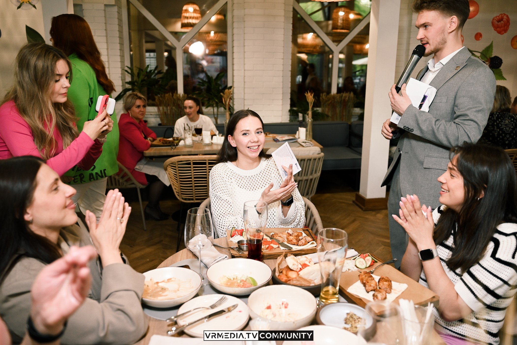 Ресторан «Volna»: Открытия летней веранды «Хочу на дачу»