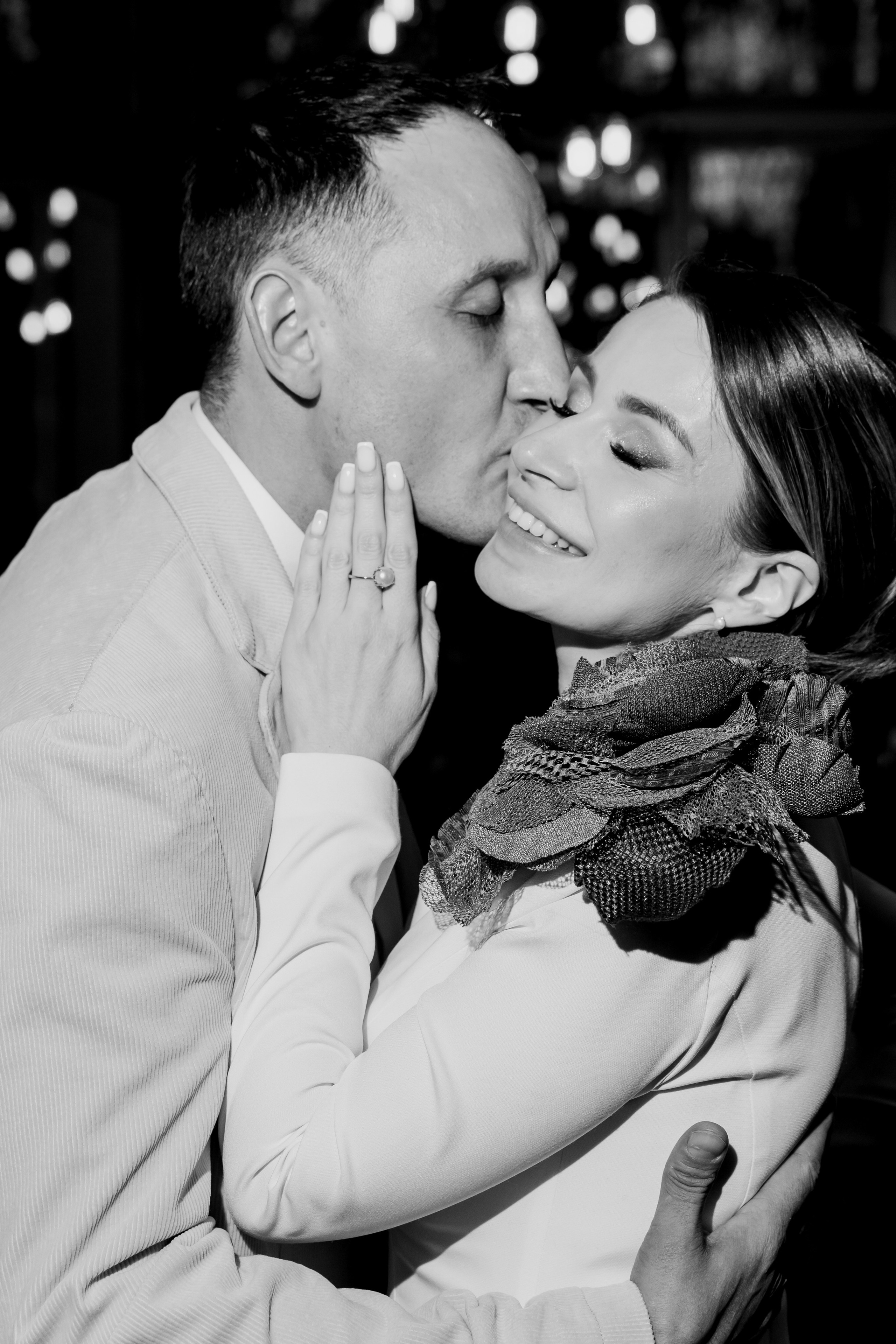 Свадебный фотограф в Москве. Свадебный фотограф Видное, Бутово, Домодедово, Щербинка, Царицыно. Свадебная фотосессия и сборы невесты в отеле Soluxe. Регистрация брака во дворце бракосочетания ВДНХ. Свадьба на ВДНХ. Свадебная фотосессия с ретро автомобилем Чайка. 