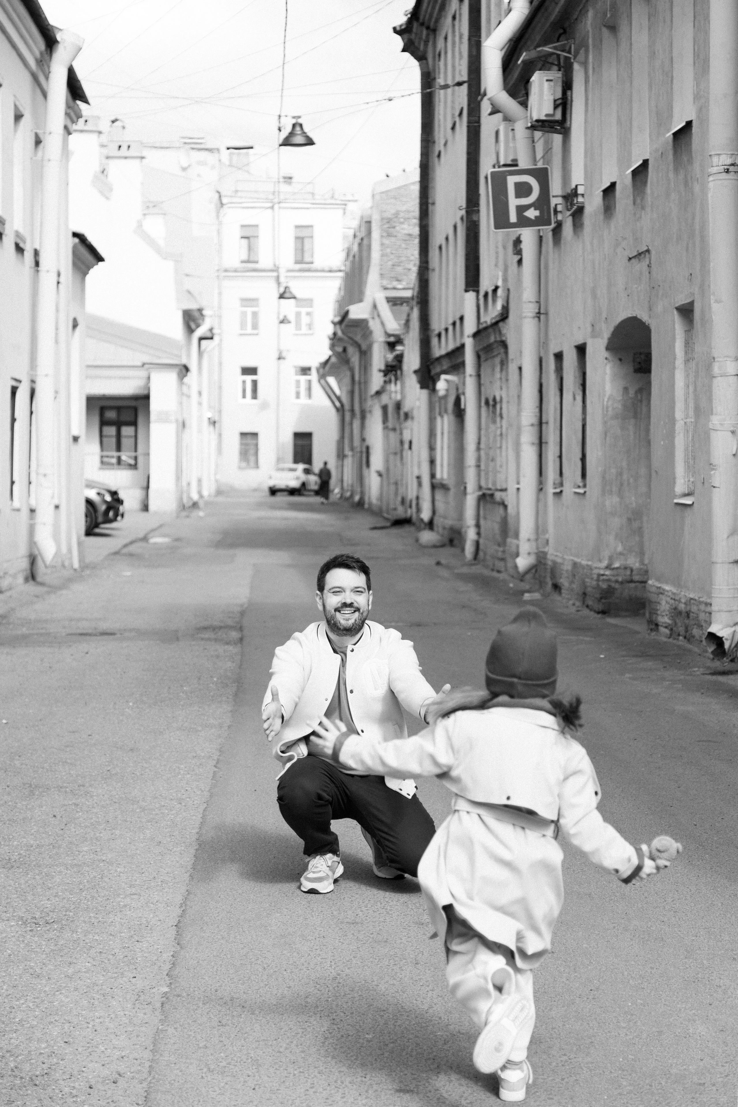 Весенняя фотопрогулка папы и дочки на Васильевском острове. Детский и контент фотограф Надя Волкова Санкт-Петербург