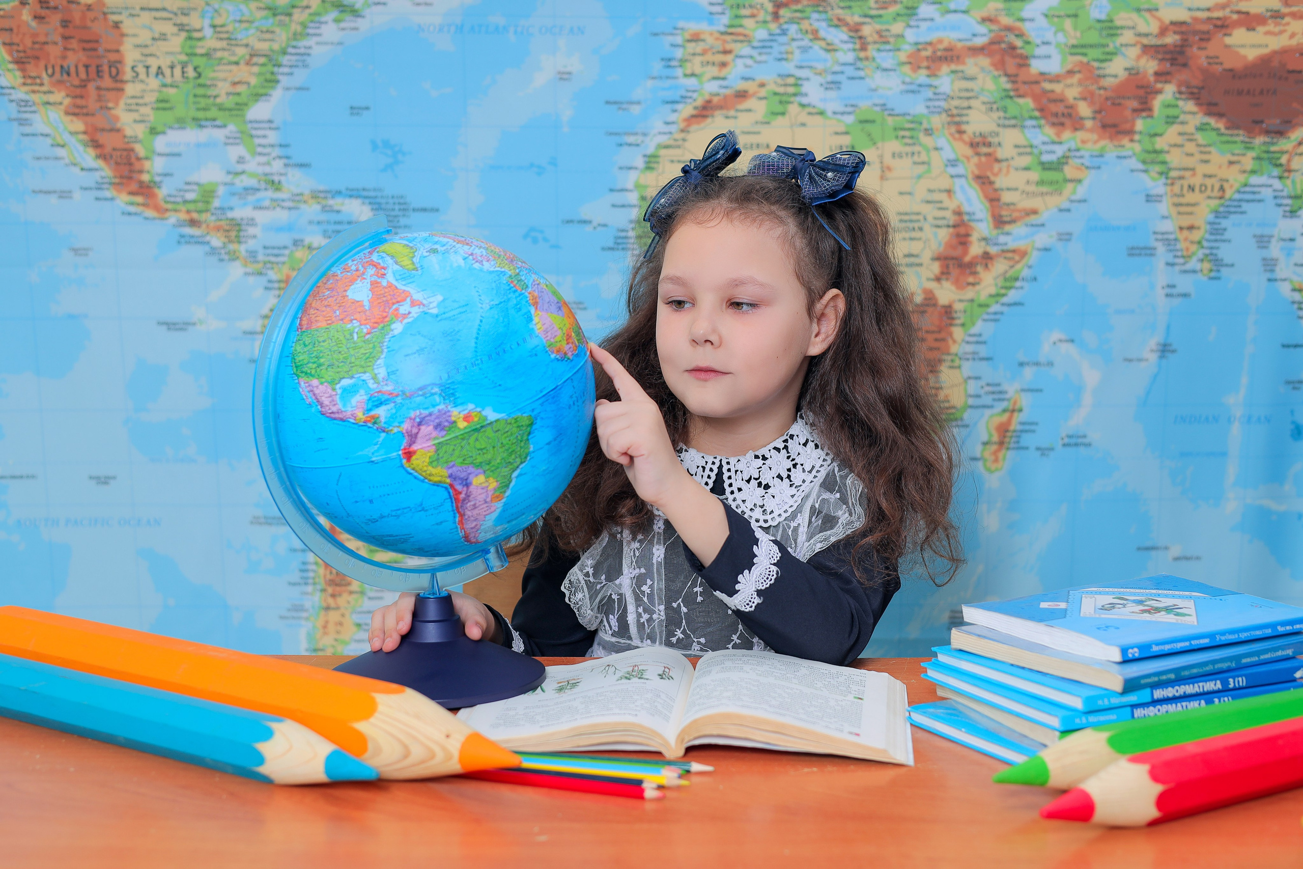 Фон Карта Мира. Фотостудия «Стремянка».Фотосессии в детских садах и школах