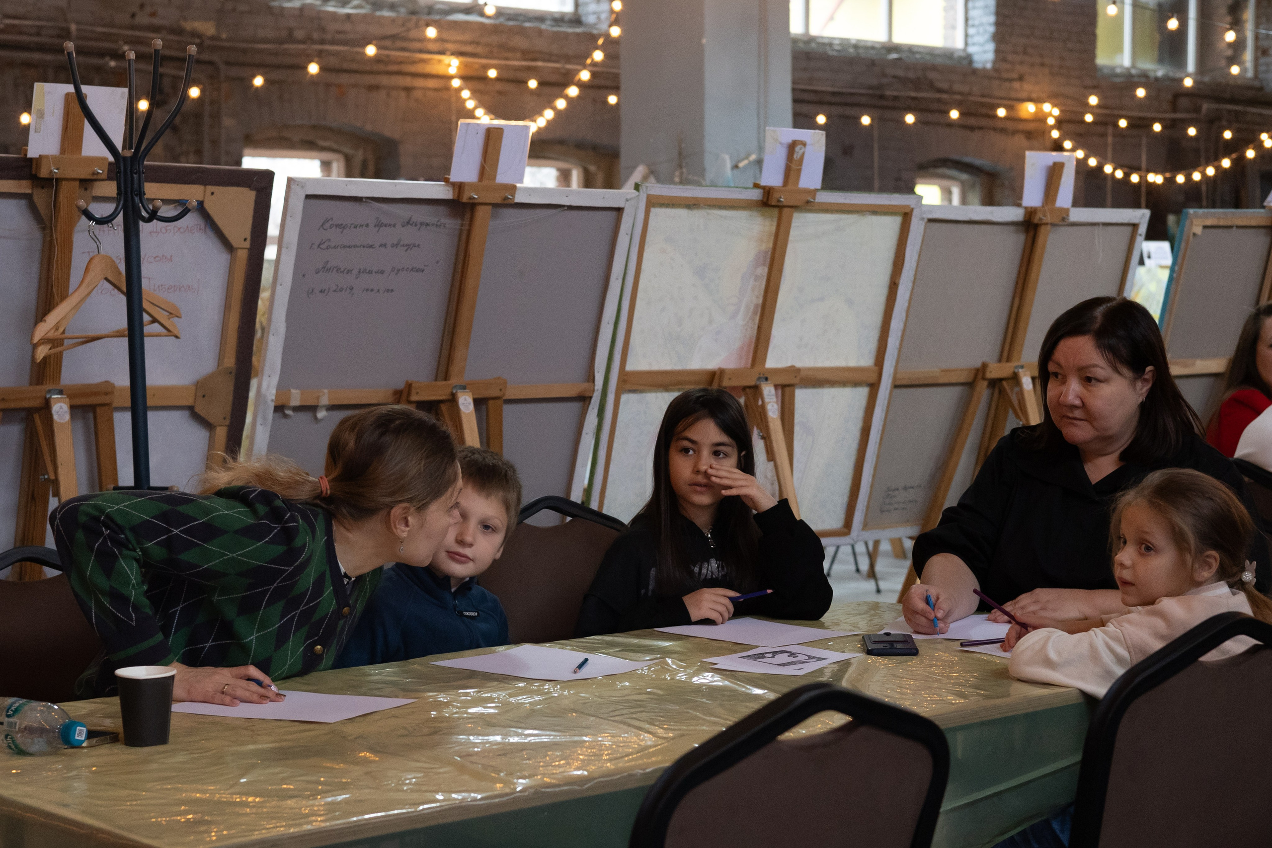 Выставка «АНГЕЛЫ МИРА». Фотограф Красноярск съемки лавстори, фотосессия в студии, портретная съемка, творческие фотосессии