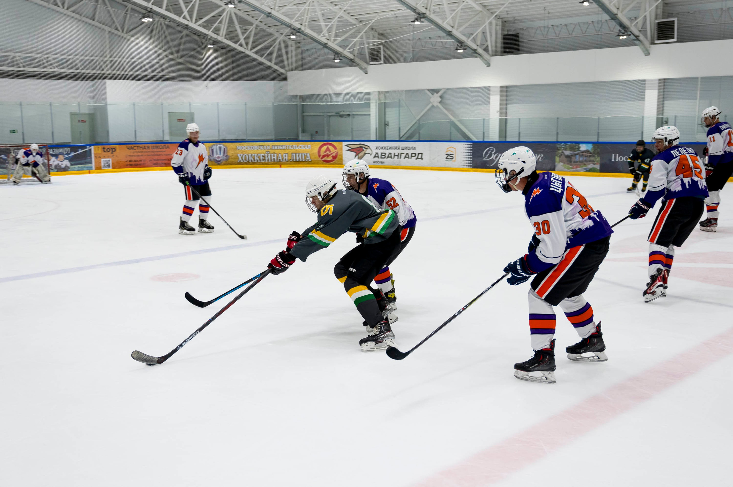 Хоккейный матч корпоративной команды Зарубежнефть. Репортажный фотограф и видеограф Слава Думчев. Тимбилдинги, отчетники, корпоративы
