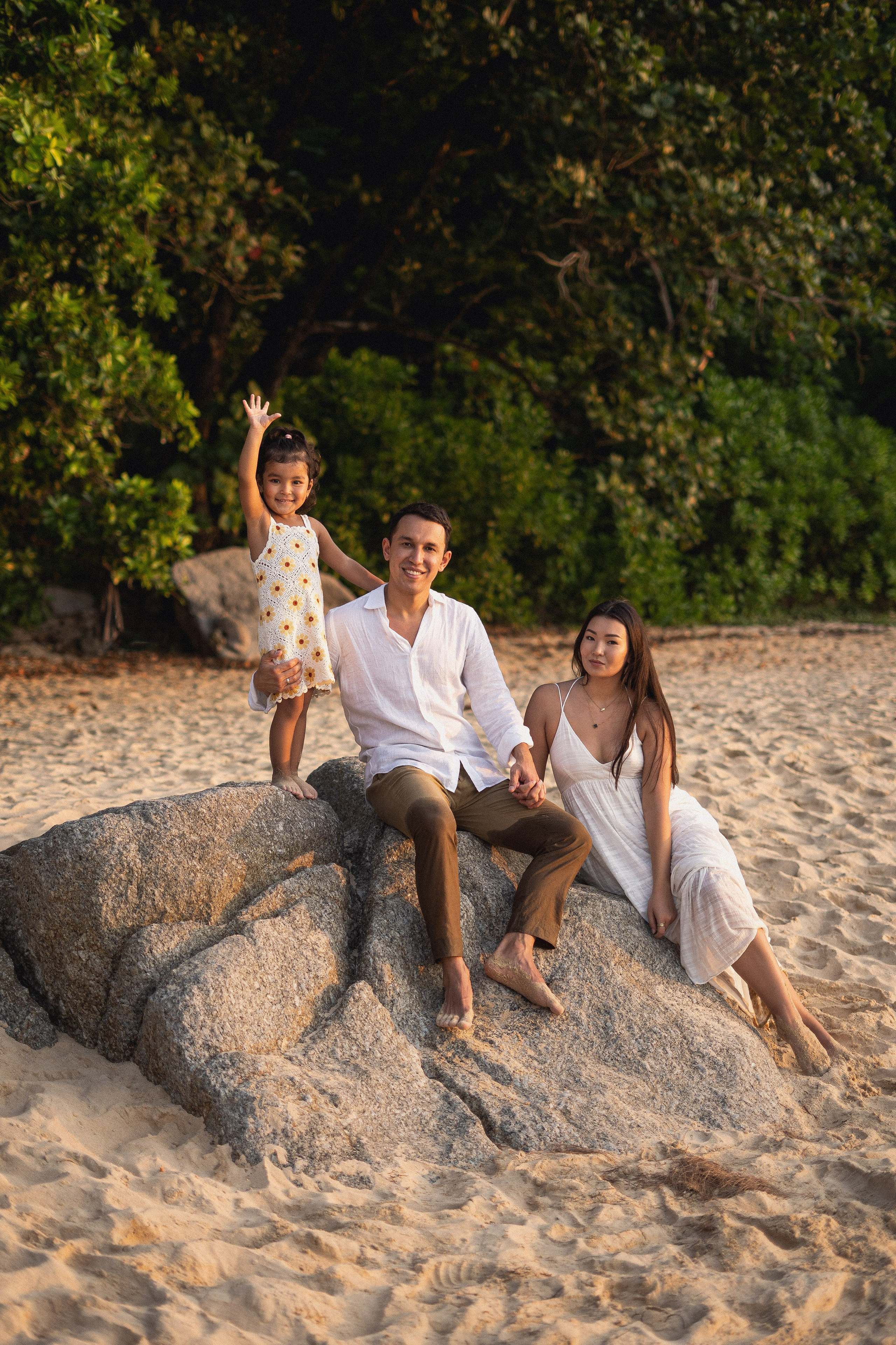 Семейная фотосъёмка на Пхукете – тепло, искренность и любовь вашей семьи на фотографиях. Ян Долматов — фотограф, видеограф и продюсер на Пхукете, Таиланд