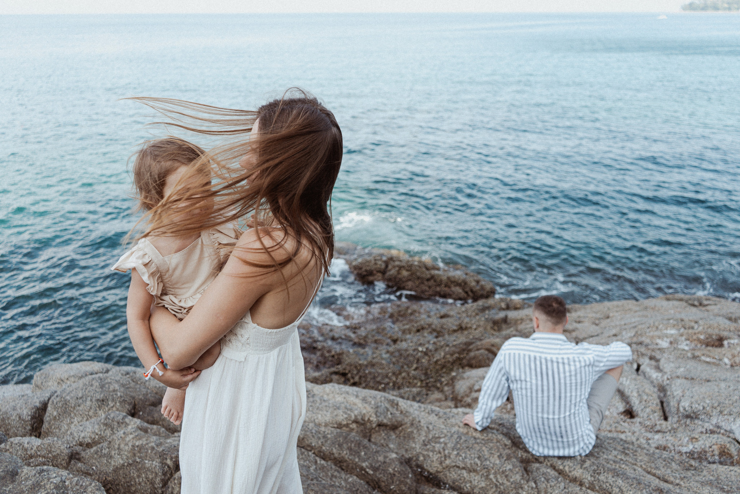 Семейная фотосъёмка на Пхукете – тепло, искренность и любовь вашей семьи на фотографиях. Ян Долматов — фотограф, видеограф и продюсер на Пхукете, Таиланд
