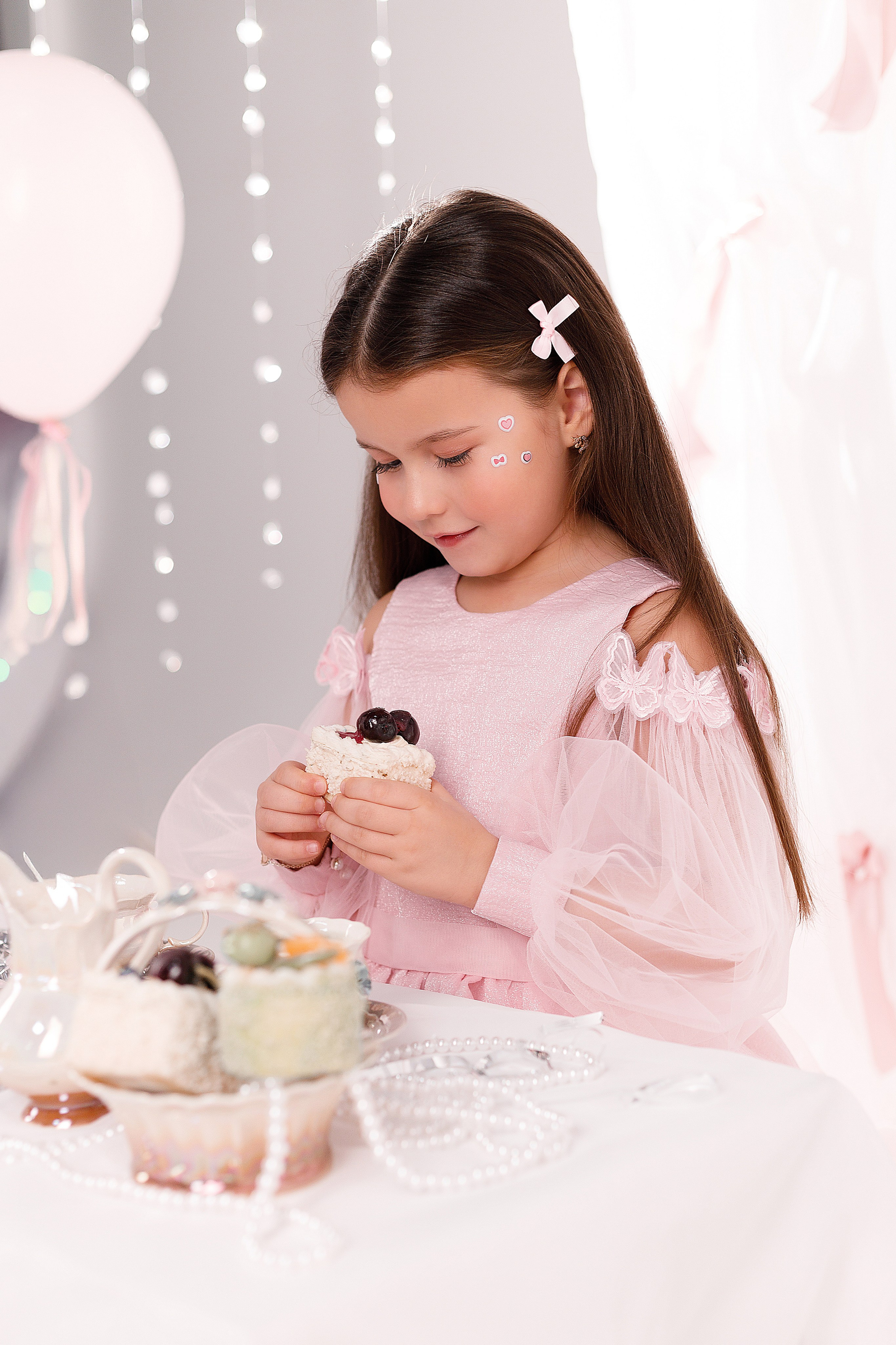 Фотосессия на день рождения девочки в Сочи. Детский студийный фотограф Сочи