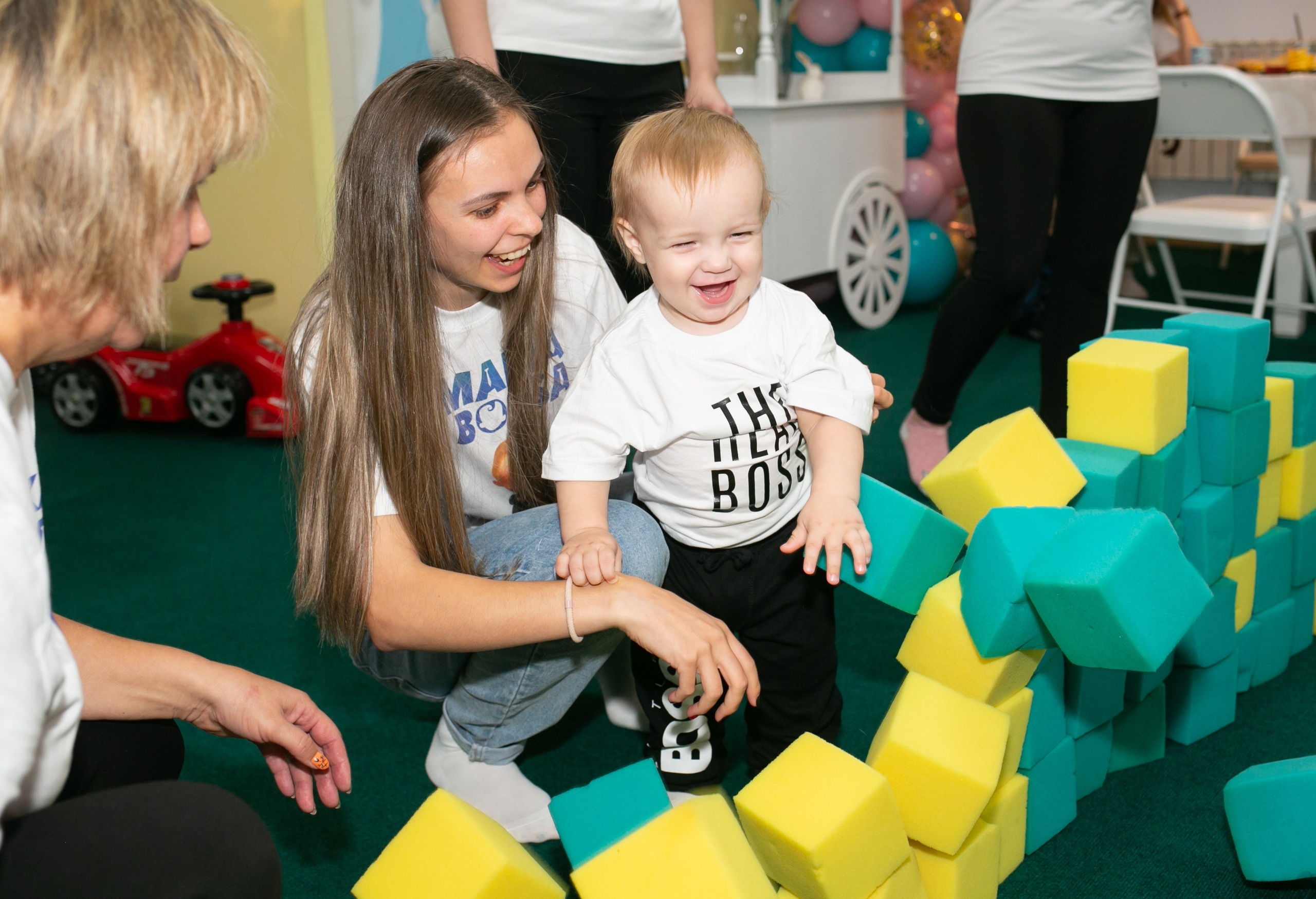 Белый кролик. Пикачу. Фотограф новорожденных и семейный фотограф НСО г. Бердск Марина Львова