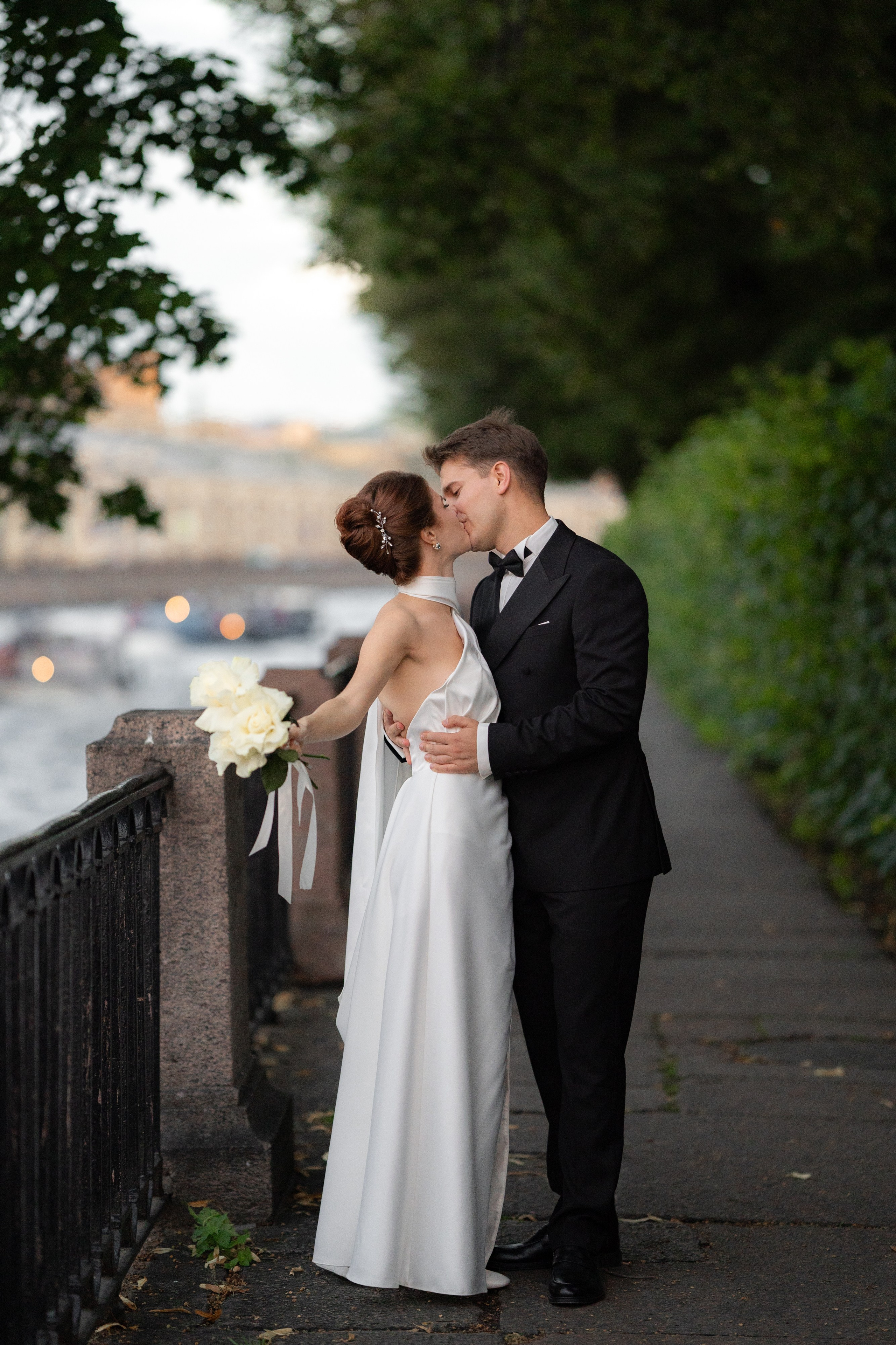 Свадебная съемка на закате. Свадебный фотограф Александр Невский в Санкт-Петербурге