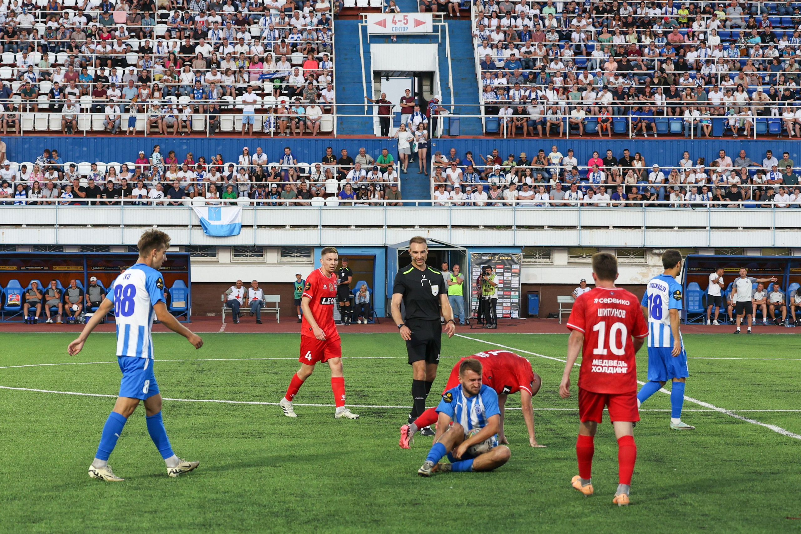 Фото футбольных матчей Первая лига ФНЛ. Фотограф Дмитрий Алексеев