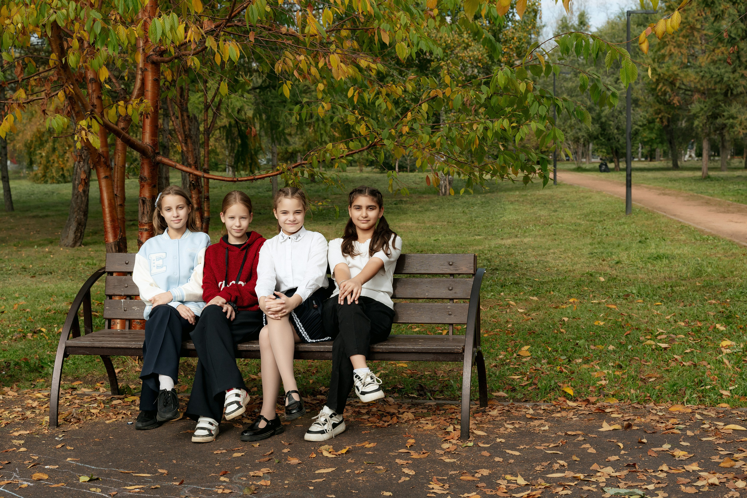 Фотосессия осенью в парке. 4 класс. Фотограф Ким Наталья в Красноярске