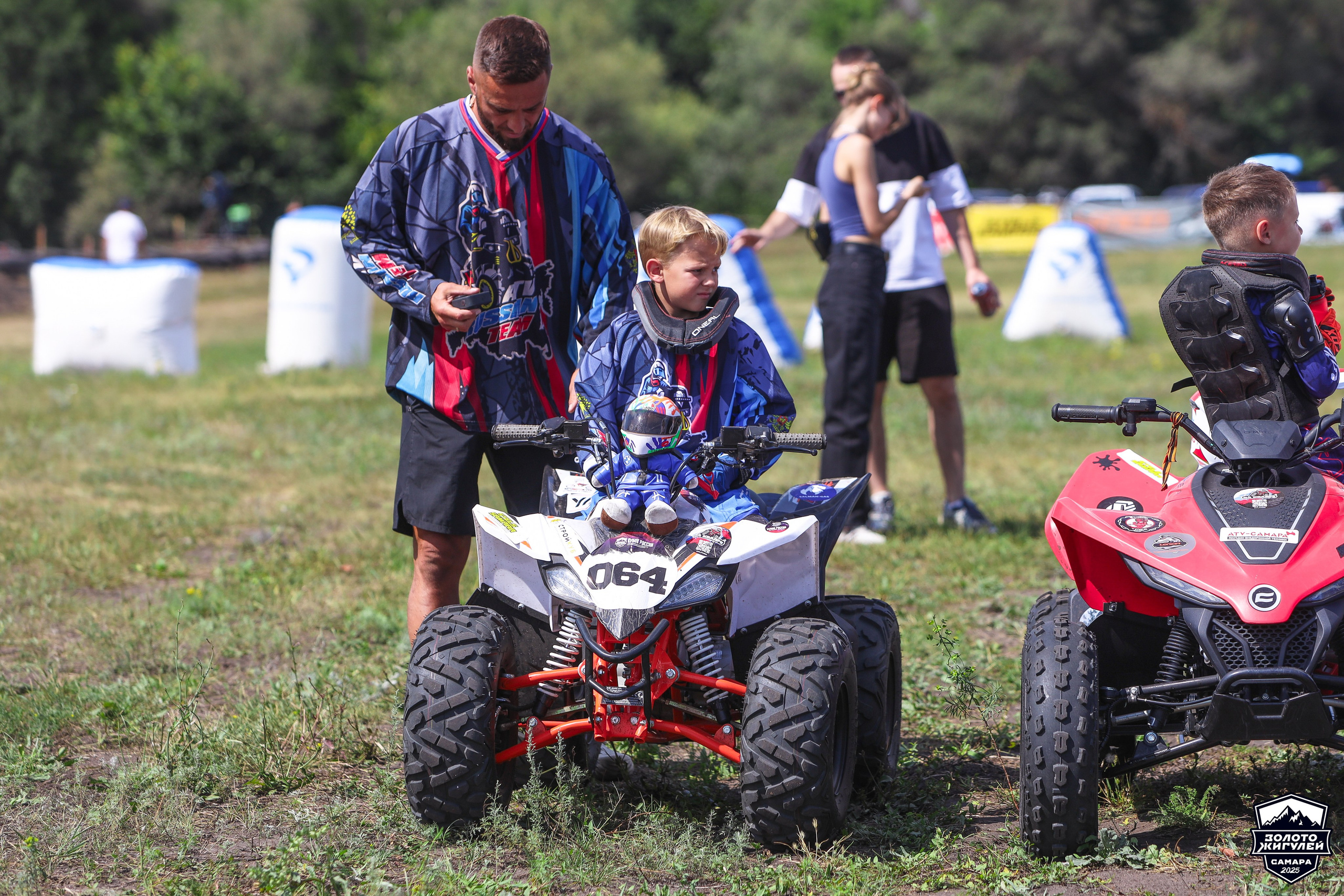Заезды «МИНИ ДЕТИ» и «МАКСИ ДЕТИ». Кубок России по гонкам с водными препятствиями на квадроциклах «Золото Жигулей 2025». Спортивный фотограф в Самаре
