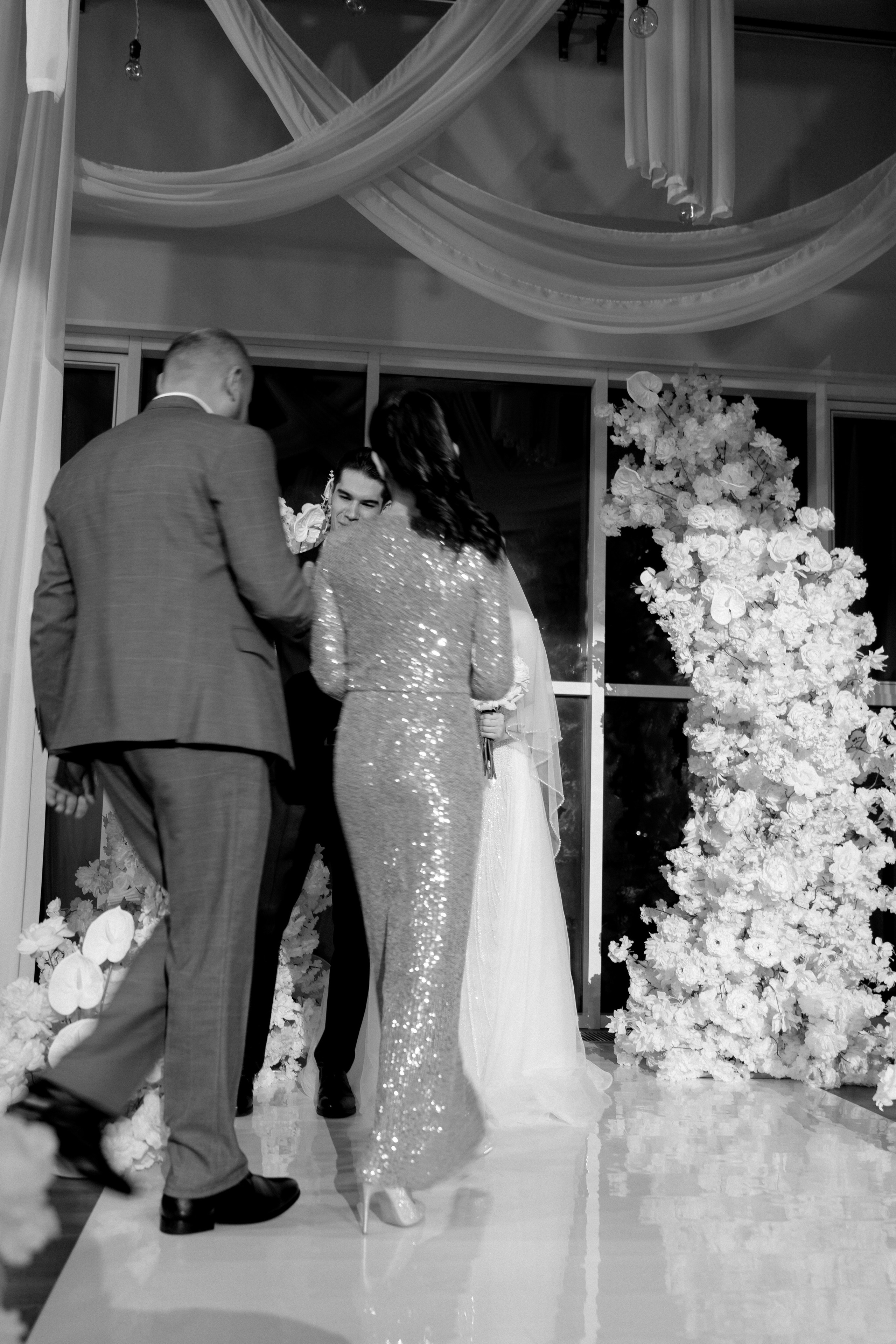 СВАДЕБНАЯ СЬЕМКА СБОРОВ В ОТЕЛЕ И ВЫЕЗД НА ЦЕРЕМОНИЮ (СНЯТО В СИБИРЕ В НИЖНЕВАРТОВСКЕ). Профессиональный фотограф, Санкт-Петербург — Виктория Богомолова