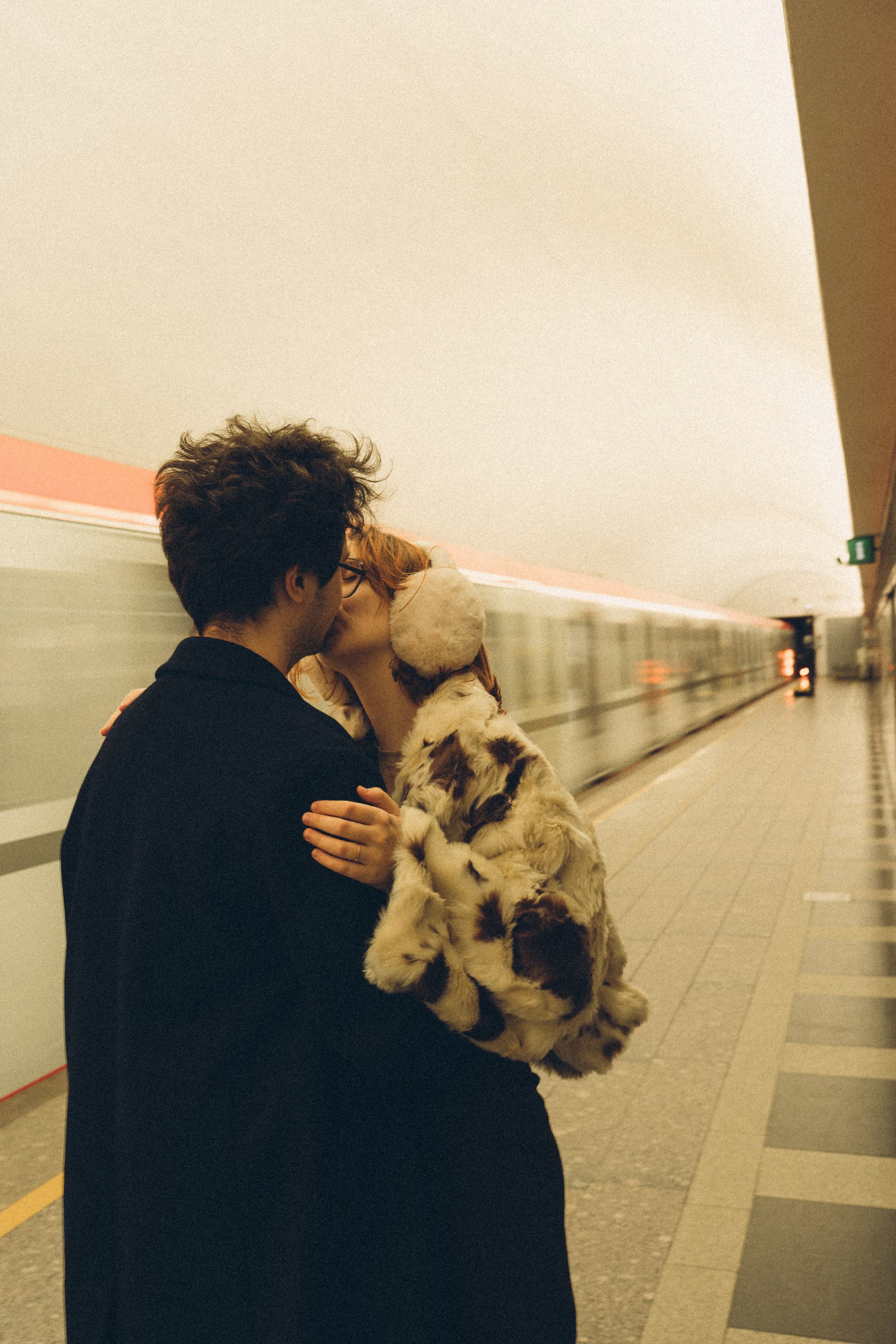 НОВОГОДНЯЯ ФОТОСЕСИИЯ ПАРЫ В МЕТРО ЛЮБОВЬ. Профессиональный фотограф, Санкт-Петербург — Виктория Богомолова