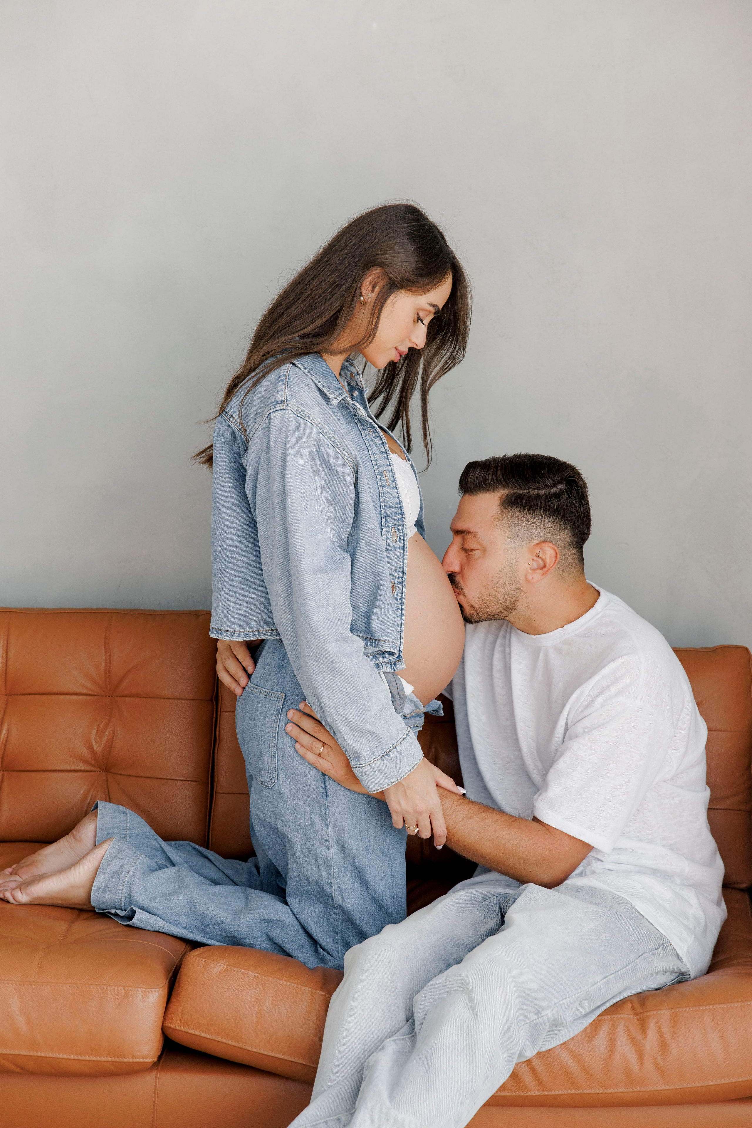 Pregnancy photoshoot inside the studio in Tel Aviv. Главная