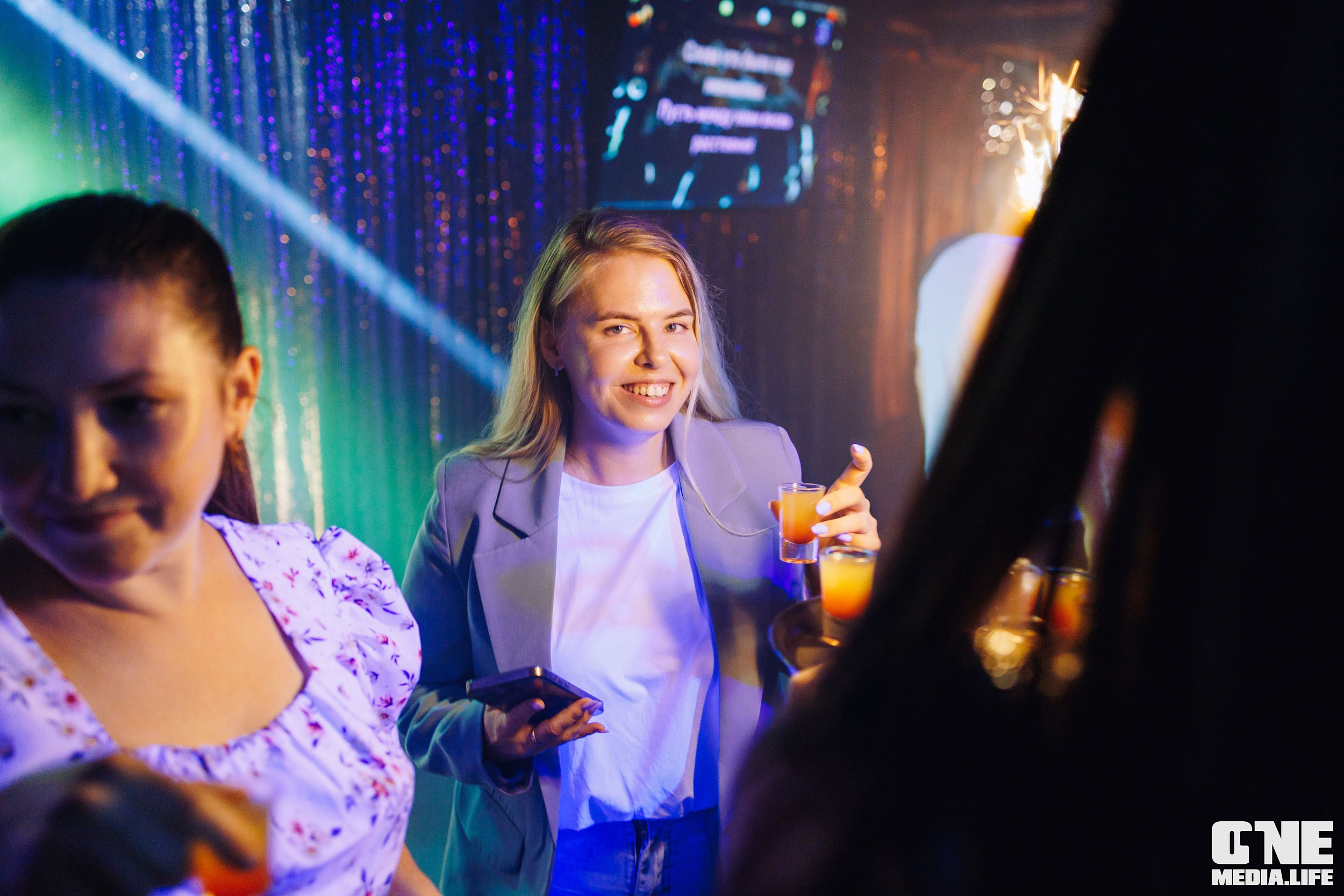 Фоторепортаж из караоке-клуба Эйфория. One Media Life: фоторепортажи, фотоотчеты с мероприятий и заведений