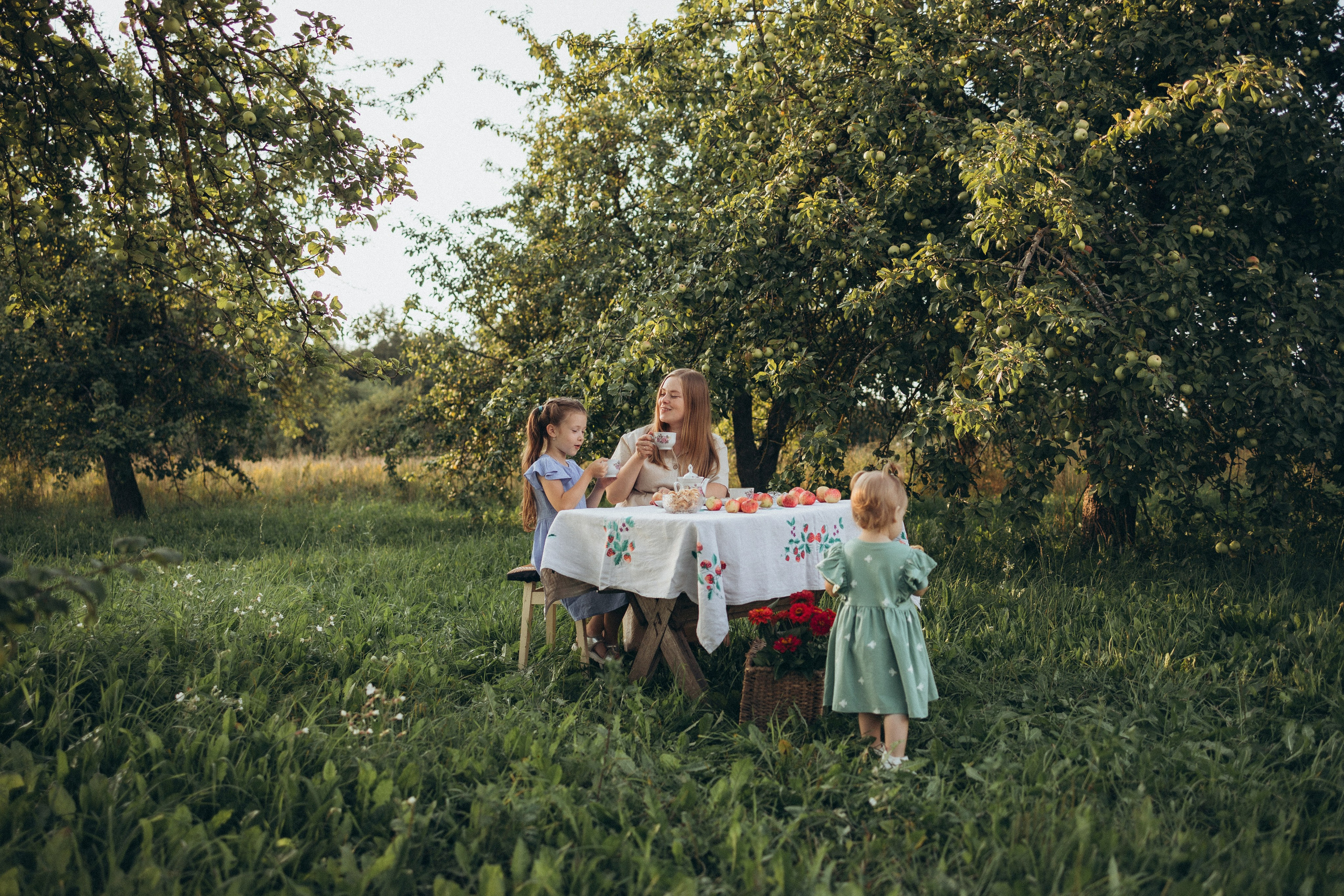 Чаепитие в саду. Фотограф Елена Рябцева