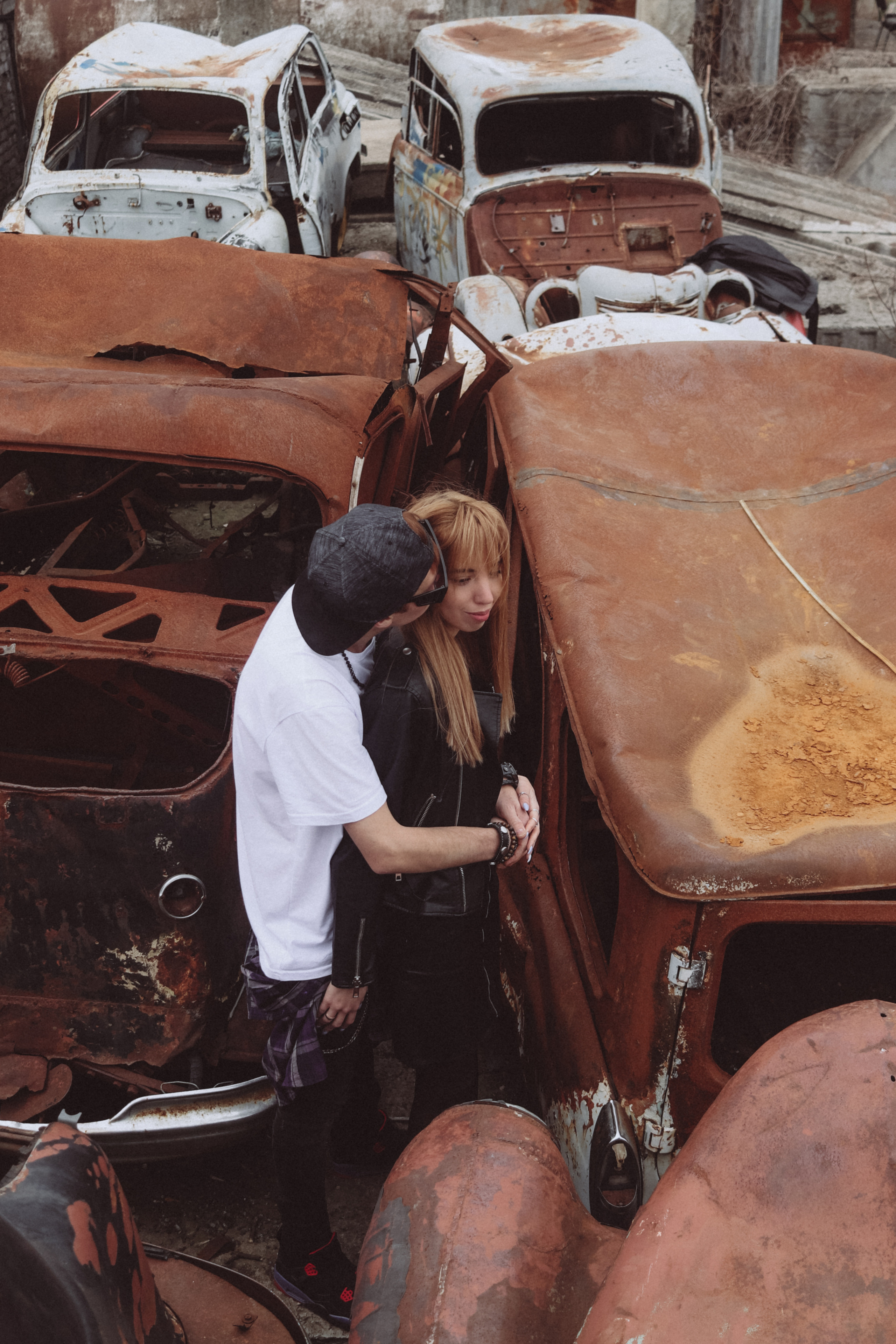 Лавстори среди старых машин. Семейный фотограф Ставрополь Варвара Воробьева