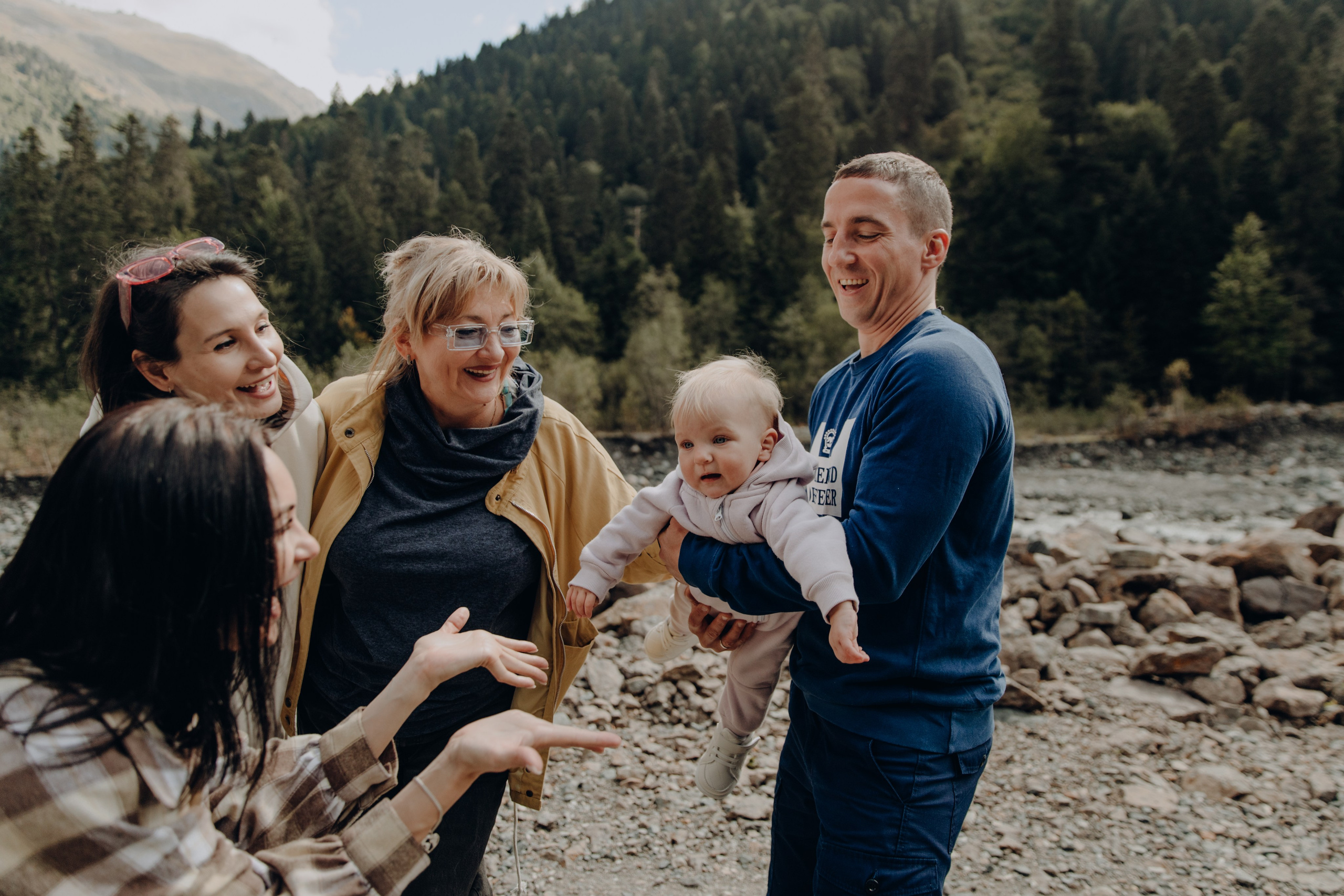 Юля с семьей, Домбай. Портфолио