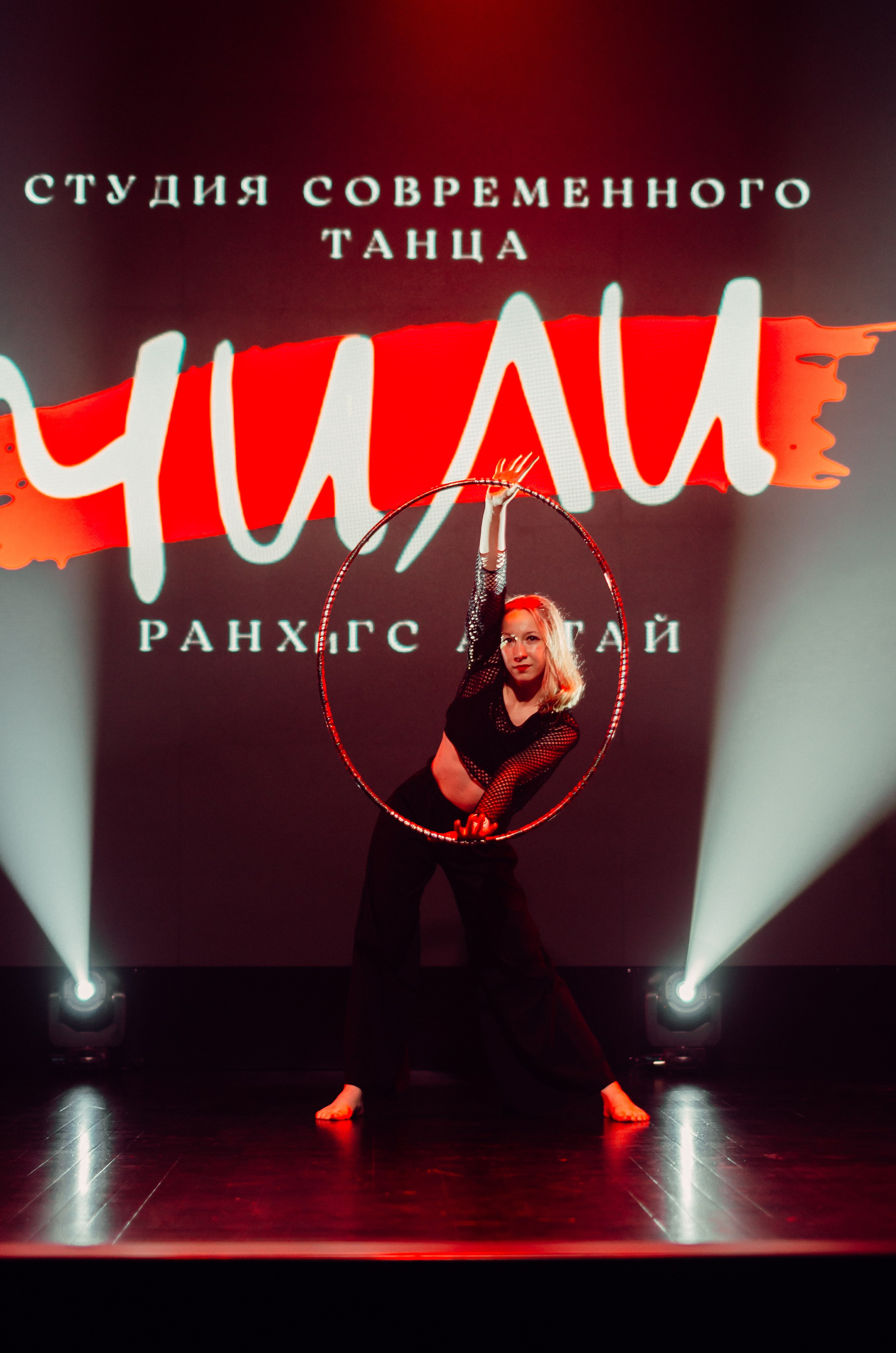 Групповая фотосъемка танцевального коллектива. Денисова Аля — фотограф для парных съемок и индивидуальных историй в Барнауле