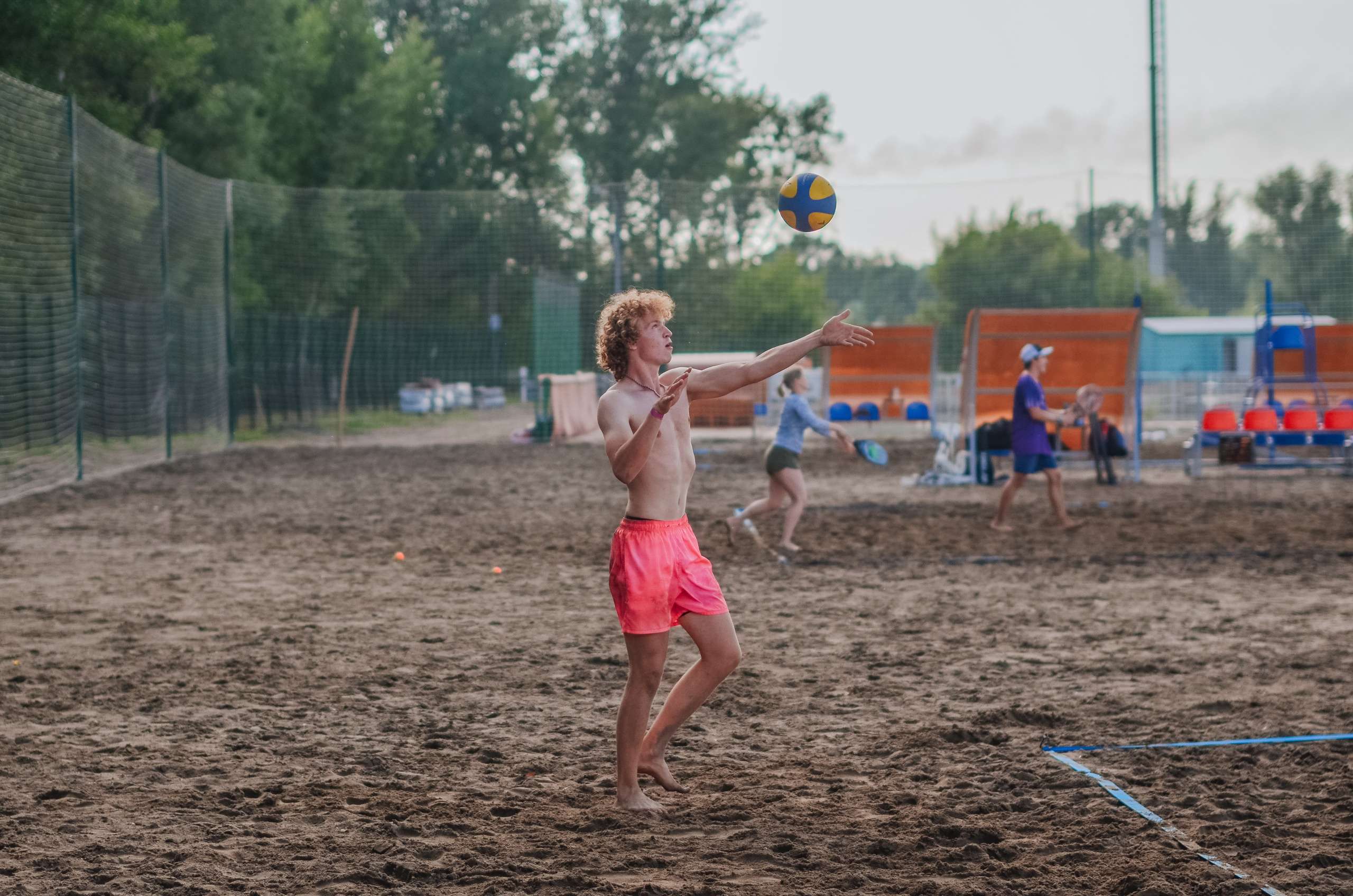 Фестиваль «Грань» 2025. Спортивная площадка. Денисова Аля — фотограф для парных съемок и индивидуальных историй в Барнауле