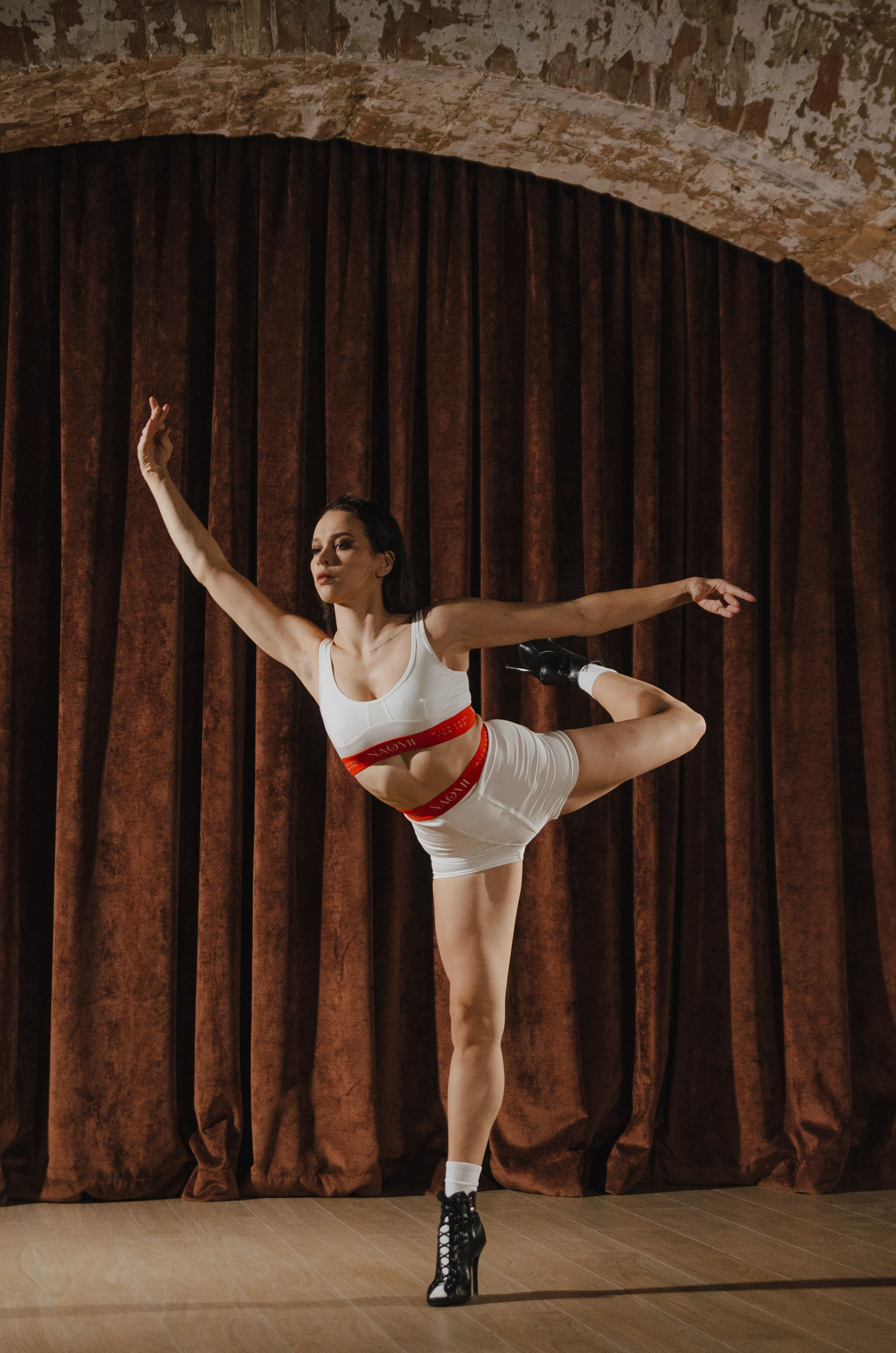 Фото-подглядки с видеосъемки танцевальной команды «Secret». Денисова Аля — фотограф для парных съемок и индивидуальных историй в Барнауле