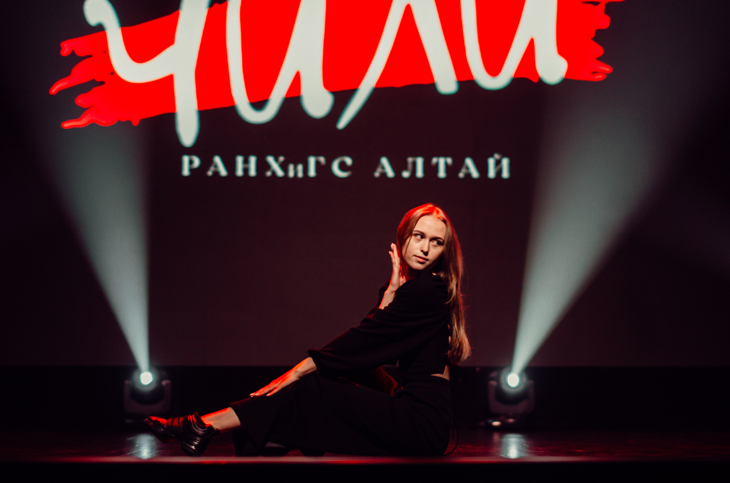 Групповая фотосъемка танцевального коллектива. Денисова Аля — фотограф для парных съемок и индивидуальных историй в Барнауле