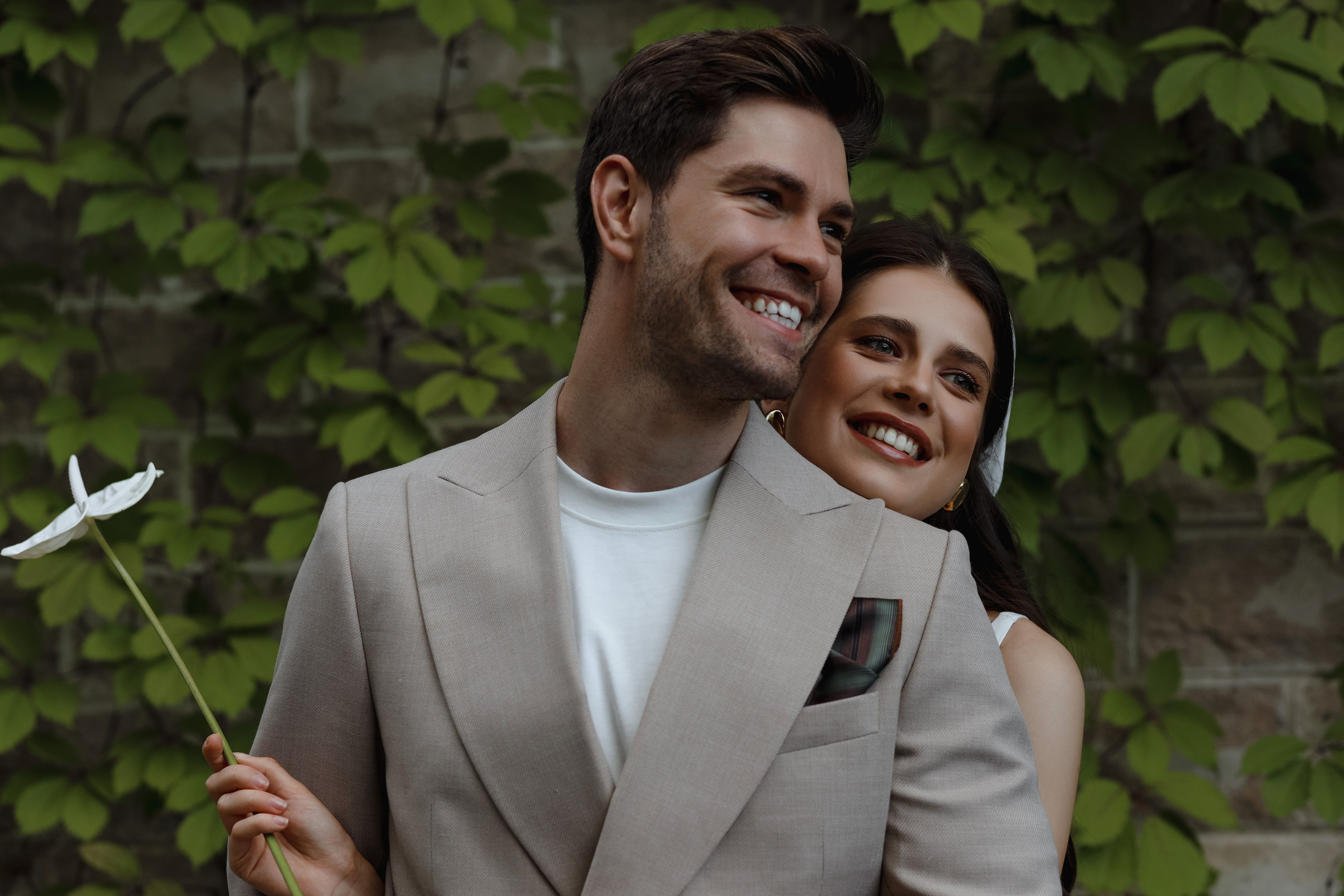 Крис и София