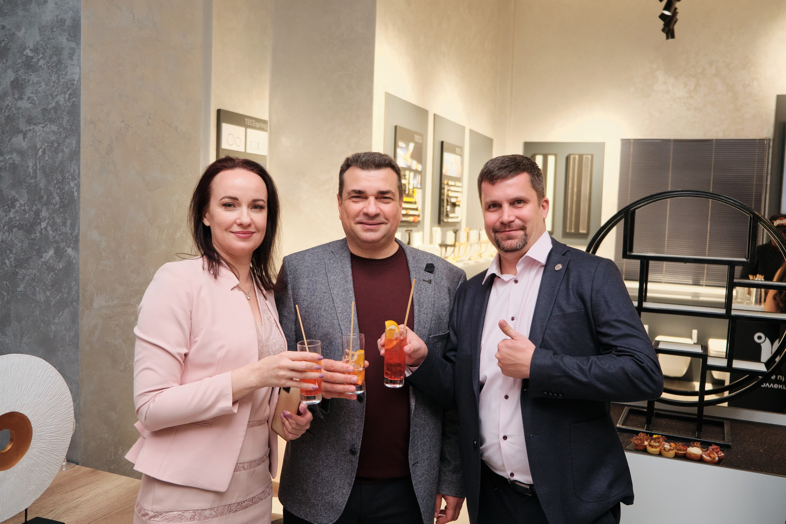 Открытие салона 100 градусов. Антон Ив