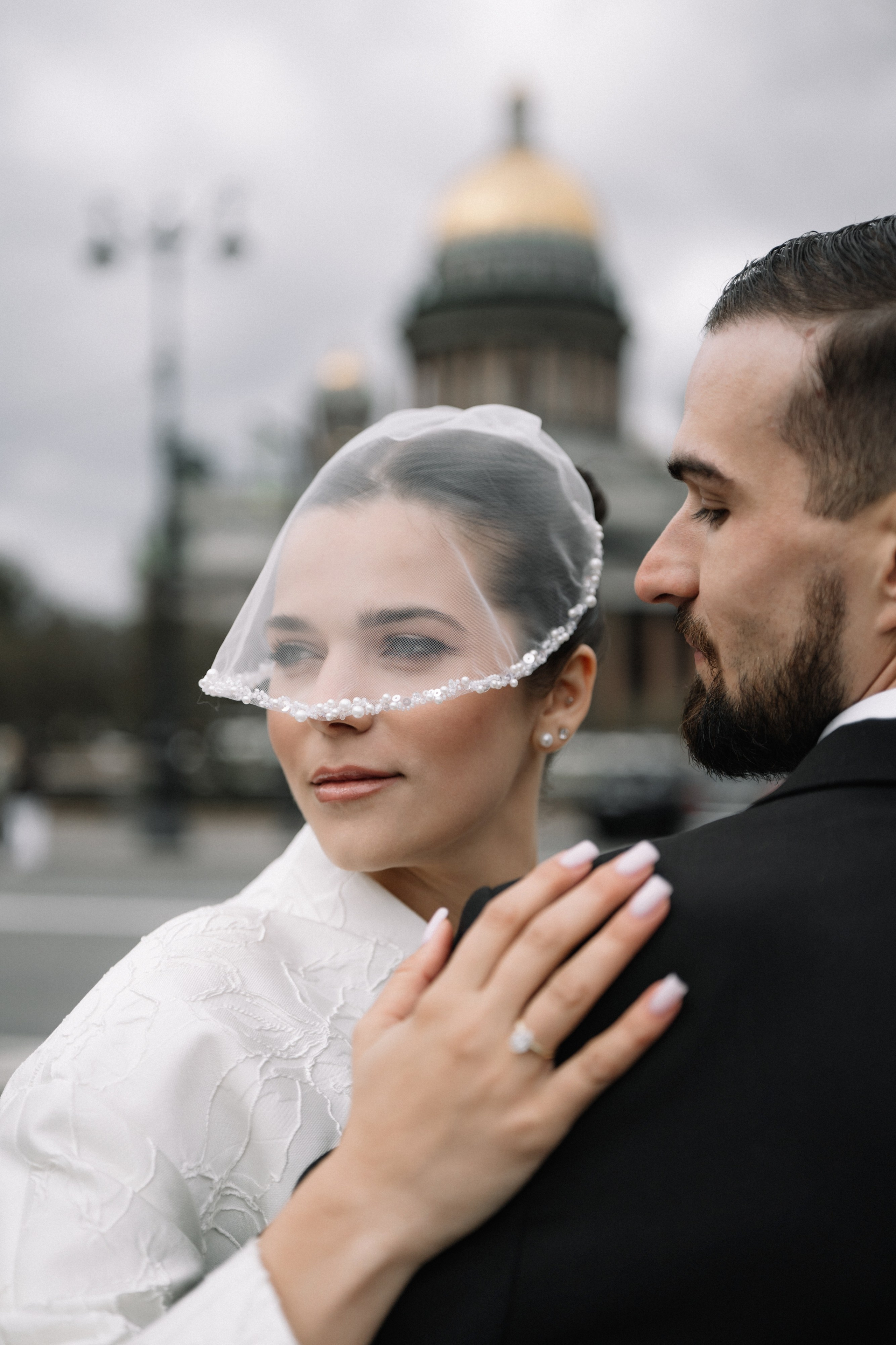 Свадебная фотосессия в Апреле в Петербурге. Свадебный фотограф Александр Невский в Санкт-Петербурге
