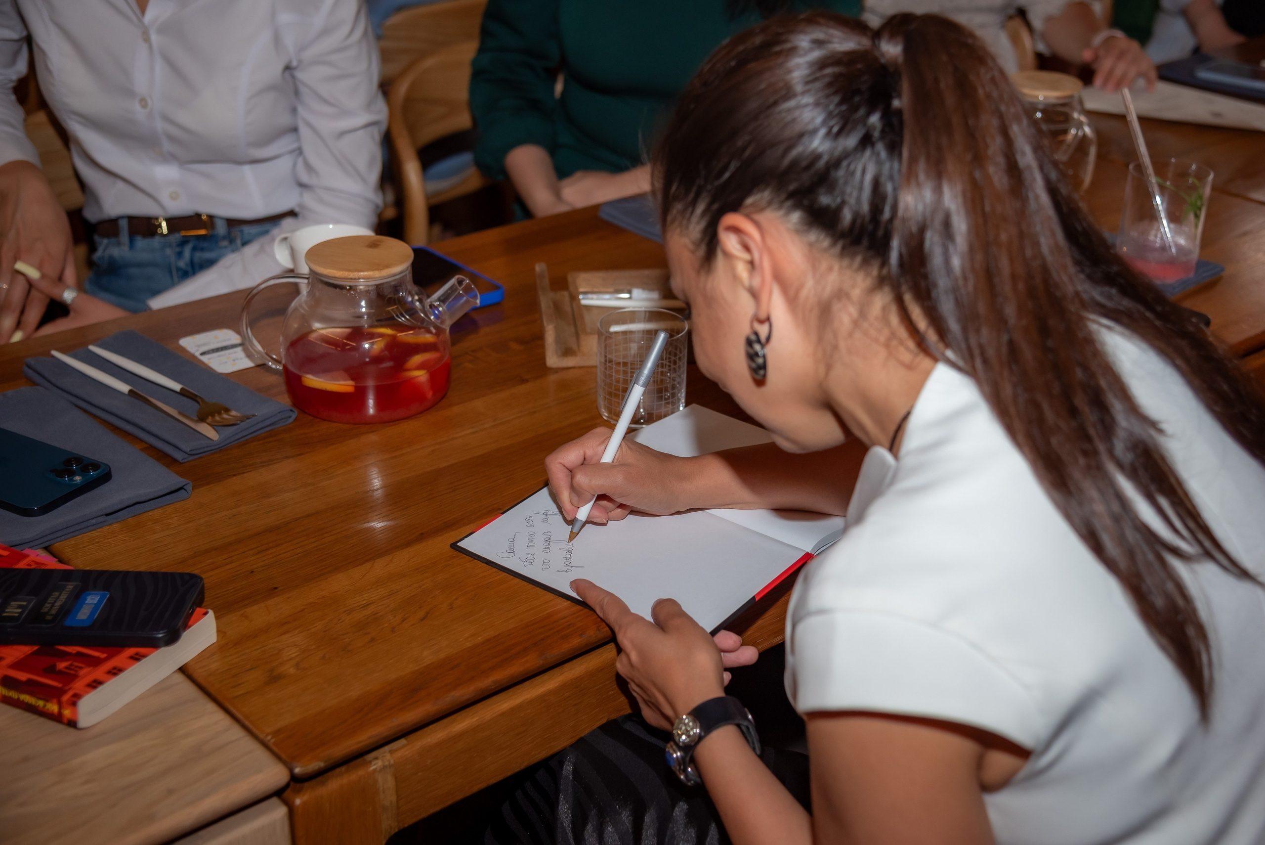 Встреча книжного клуба и презентация книги. Елена Сергеева- фотограф для жизни и бренда. Фотосессии и репортаж мероприятий