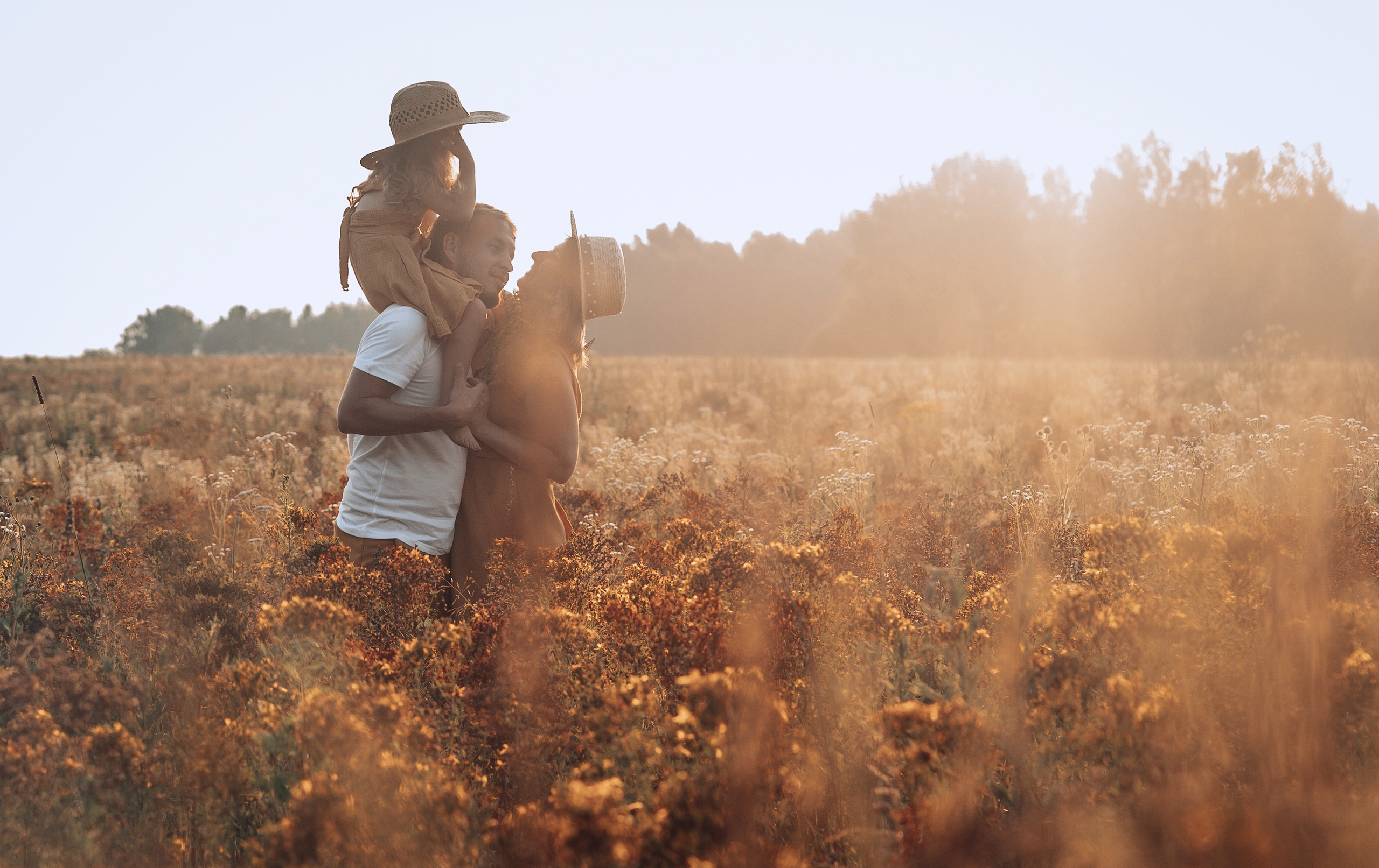 Съемка в поле горчичного цвета. Семейный фотограф в Москве Наталья Чуб, заказать Фотокнигу