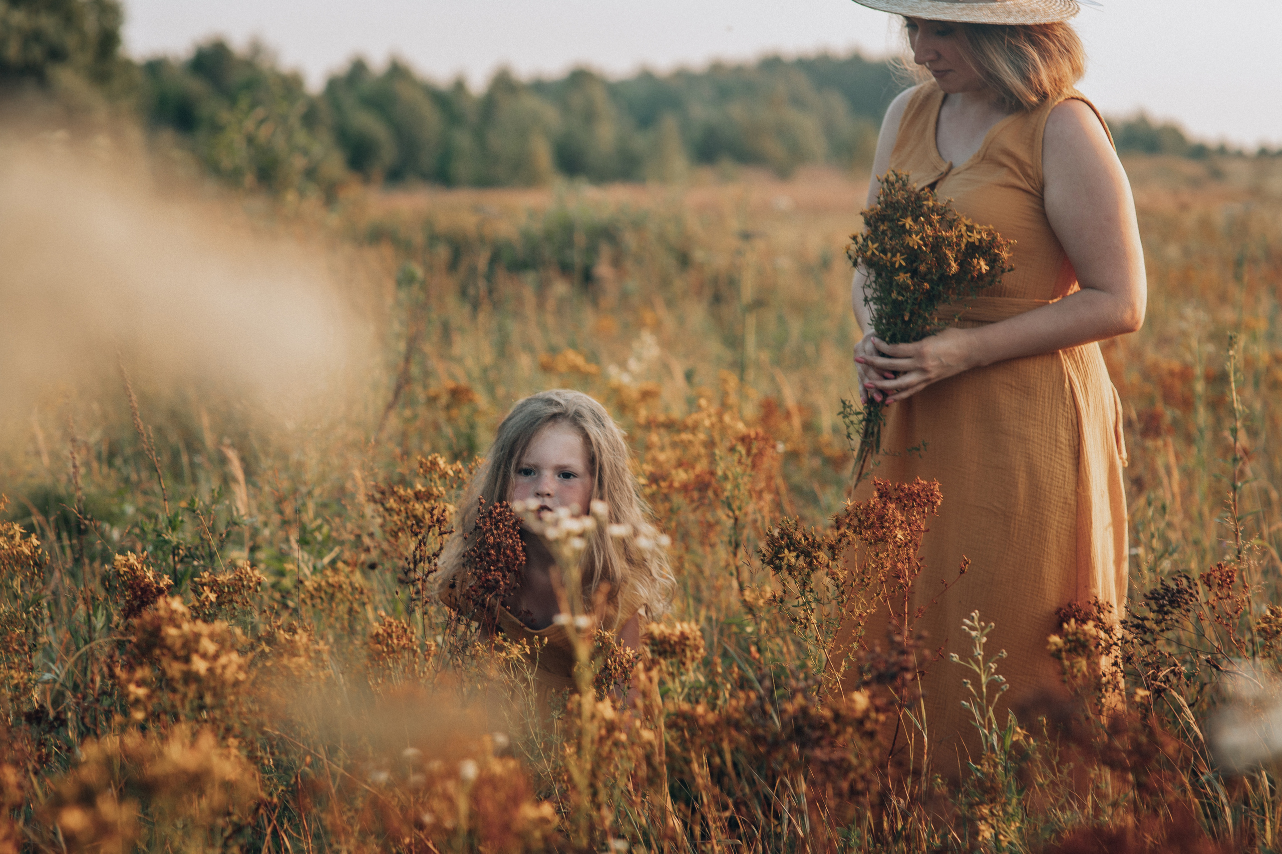 Съемка в поле горчичного цвета. Семейный фотограф в Москве Наталья Чуб, заказать Фотокнигу