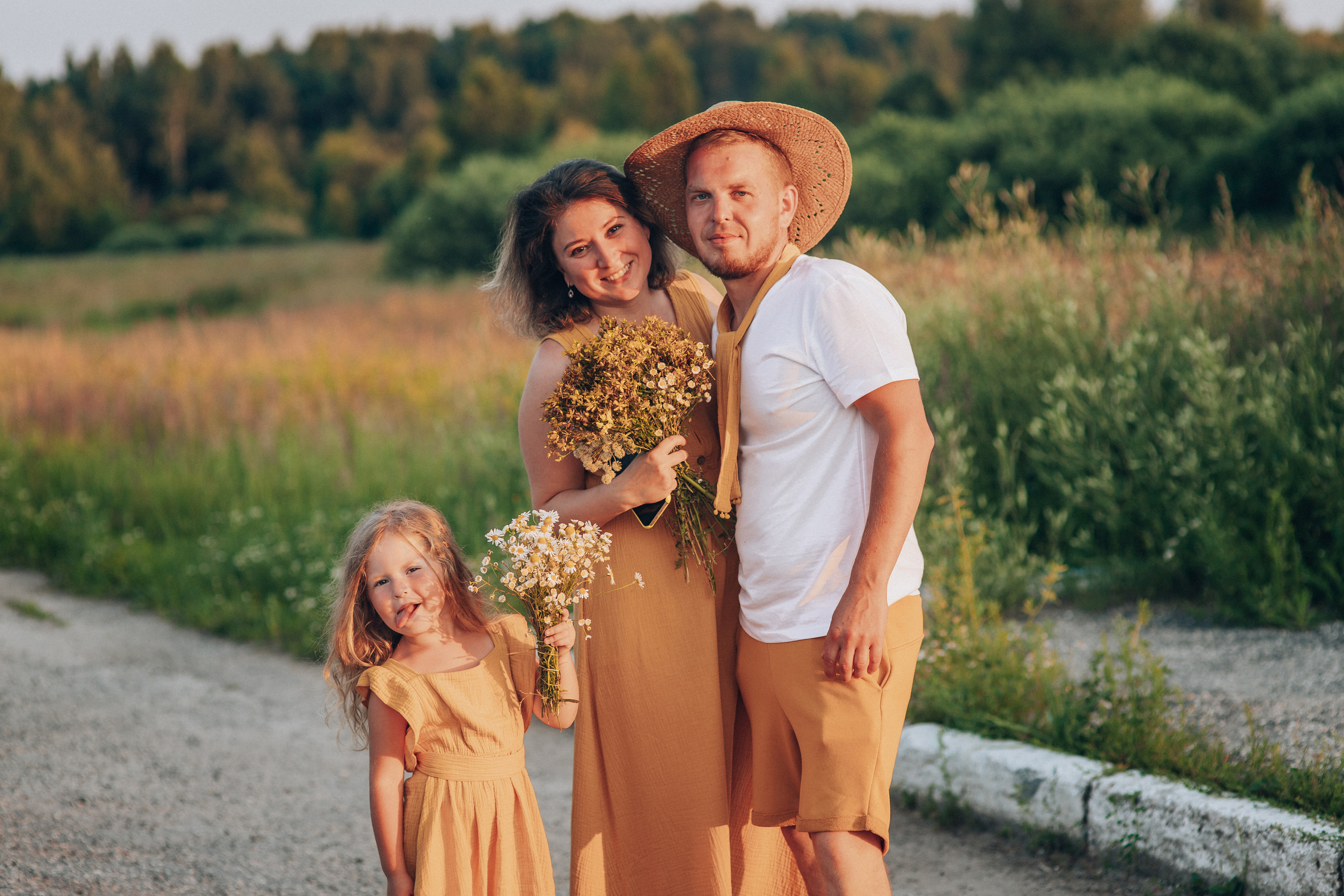 Съемка в поле горчичного цвета. Семейный фотограф в Москве Наталья Чуб, заказать Фотокнигу