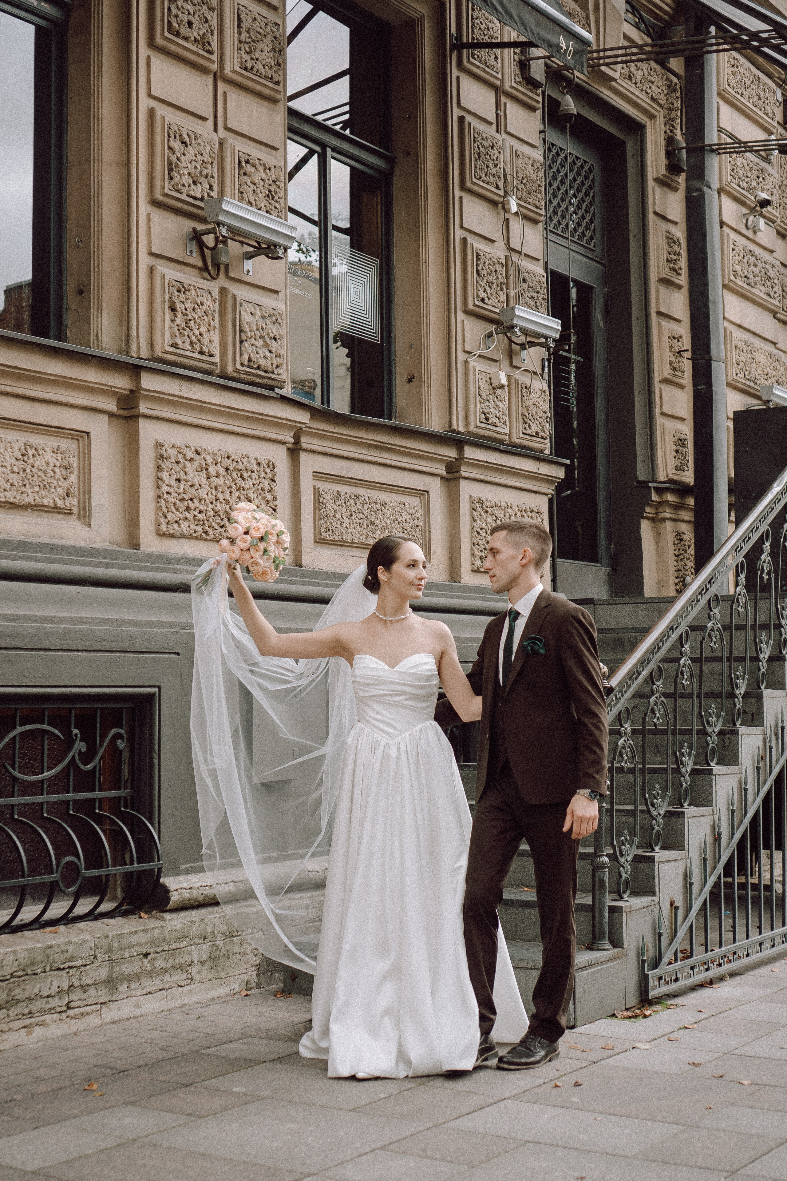 СВАДЕБНАЯ ПРОГУЛКА В САНТК-ПЕТЕРБУРГЕ (ИСАКИЕВСКИЙ СОБОР, ЗИМНЯЯ КАНАВКА, ЭРМИТАЖ И БОЛЬШАЯ МОРСКАЯ УЛИЦА). Профессиональный фотограф, Санкт-Петербург — Виктория Богомолова