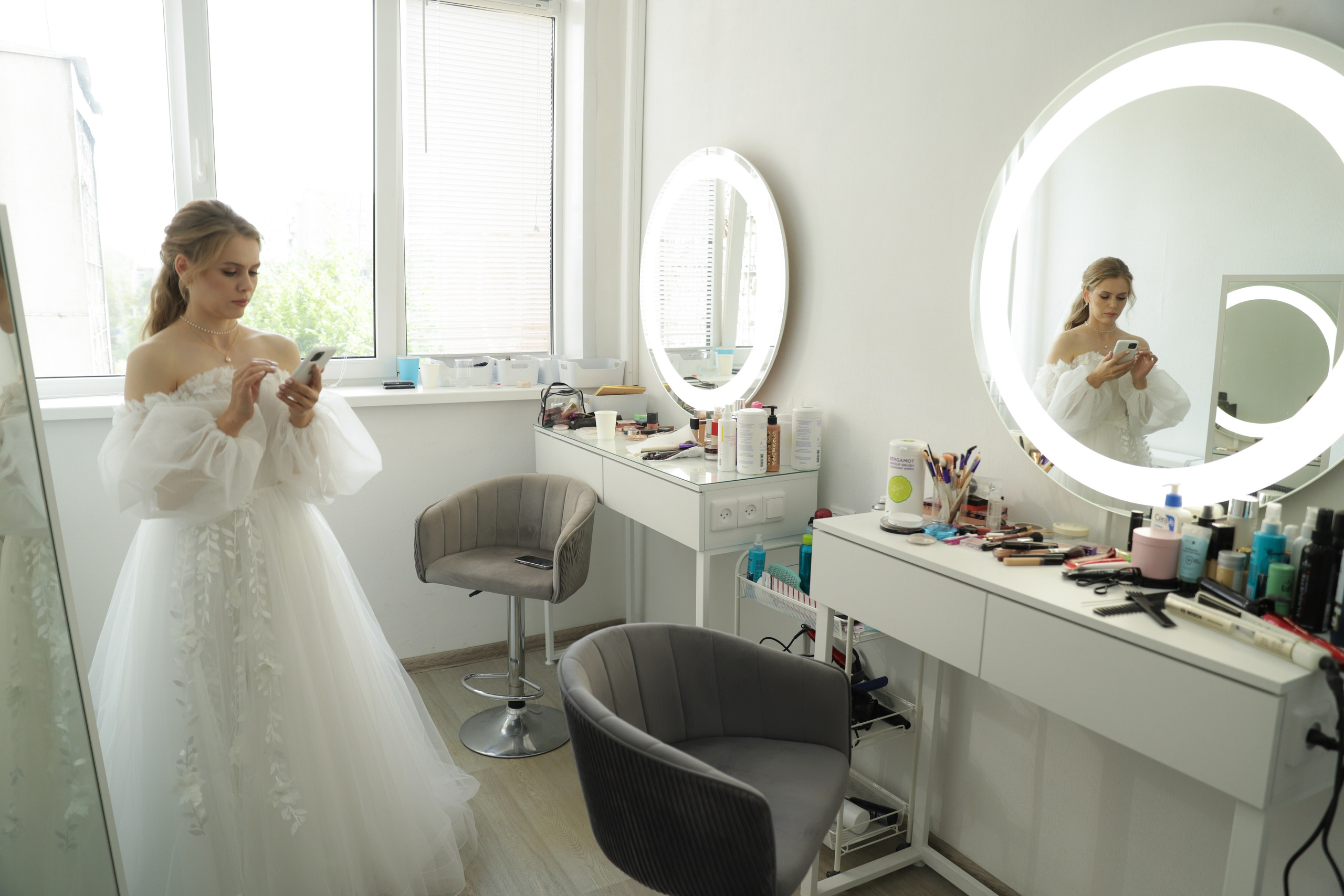 Сборы невесты Юлии. Портретный и репортажный фотограф в Казани