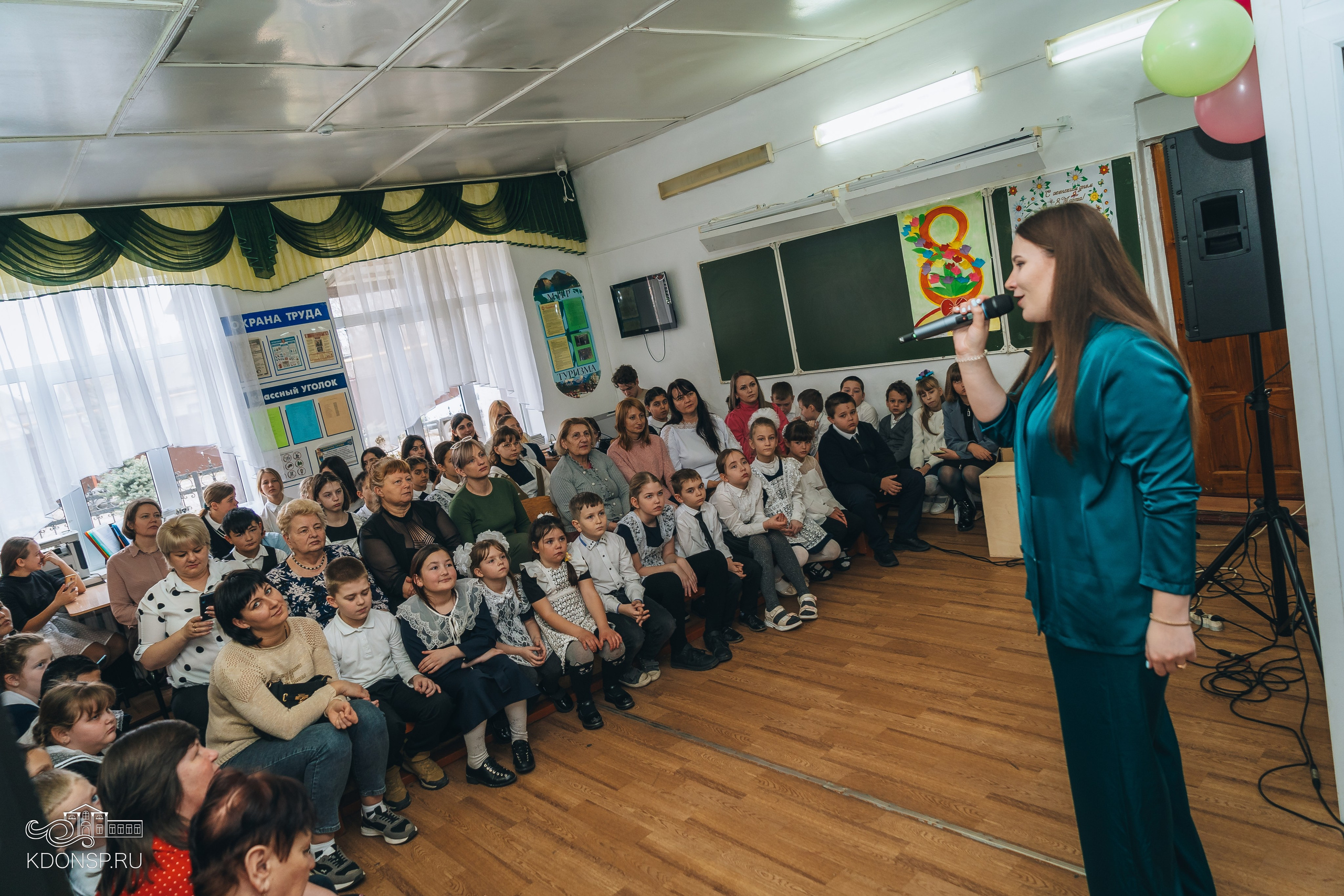 В преддверии праздника весны. Новотитаровский Дом культуры