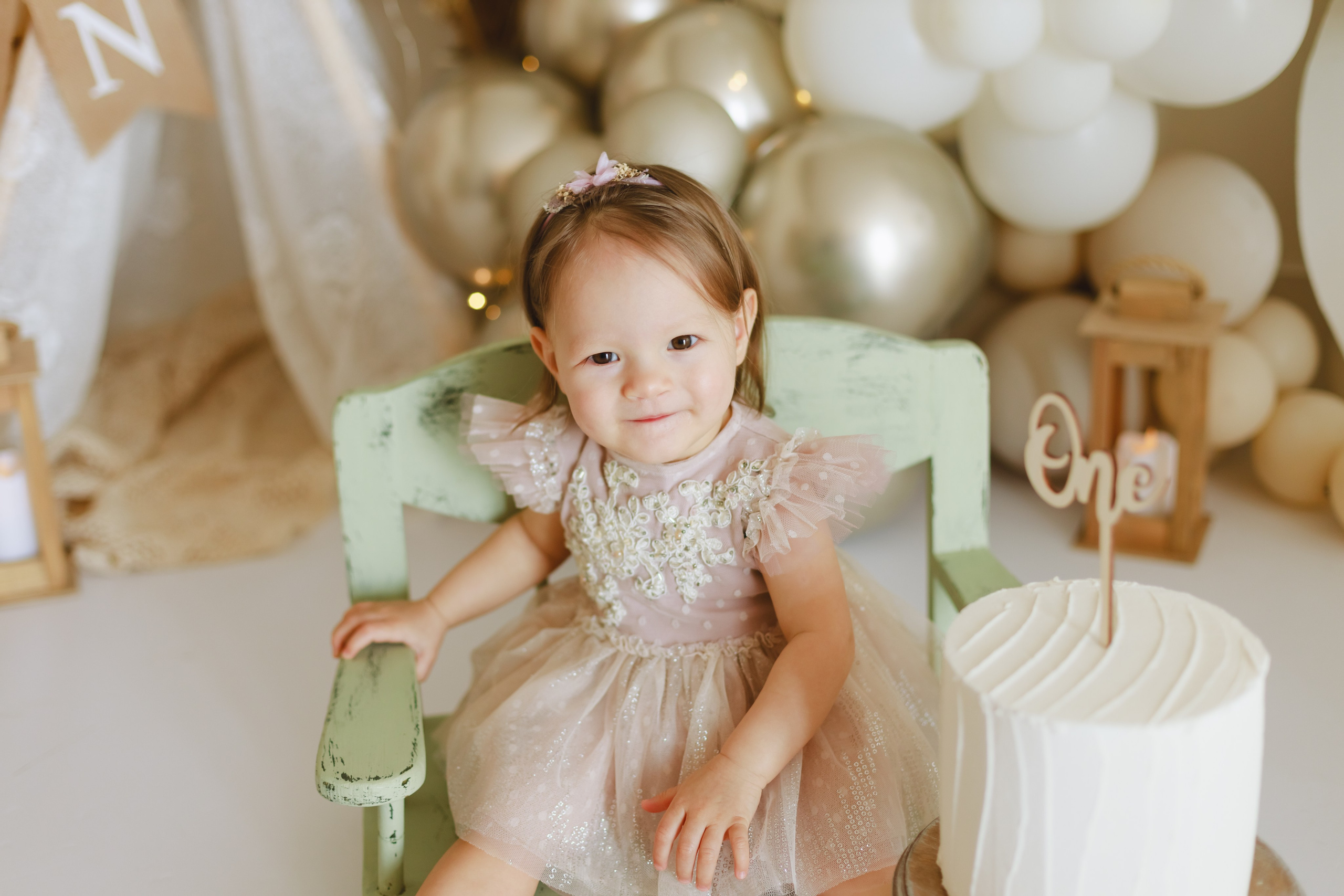 Фотосессия годика с шариками в студии Краснодара. Детский и семейный фотограф в Краснодаре Альбина Морозова