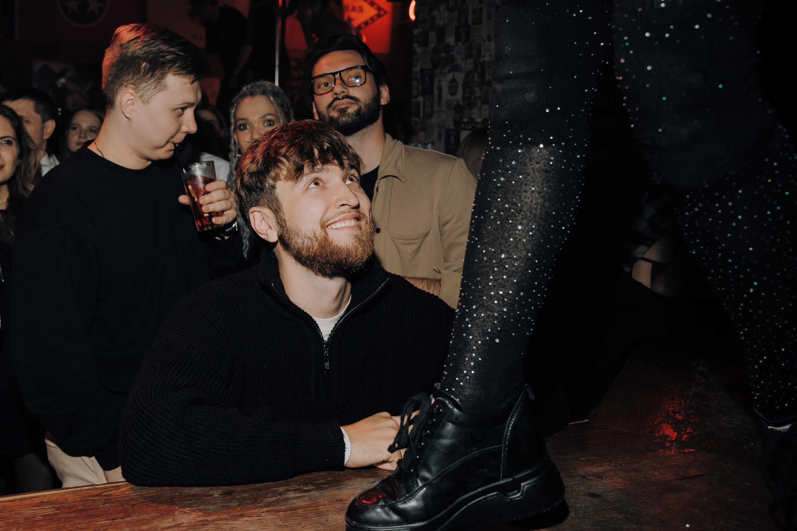 20 ЛЕТ МЕГАПОЛИС ЧЕЛЯБИНСК ХЕДЛАЙНЕР ЕЛКА. Репортажный фотограф Зуев Роман г. Челябинск