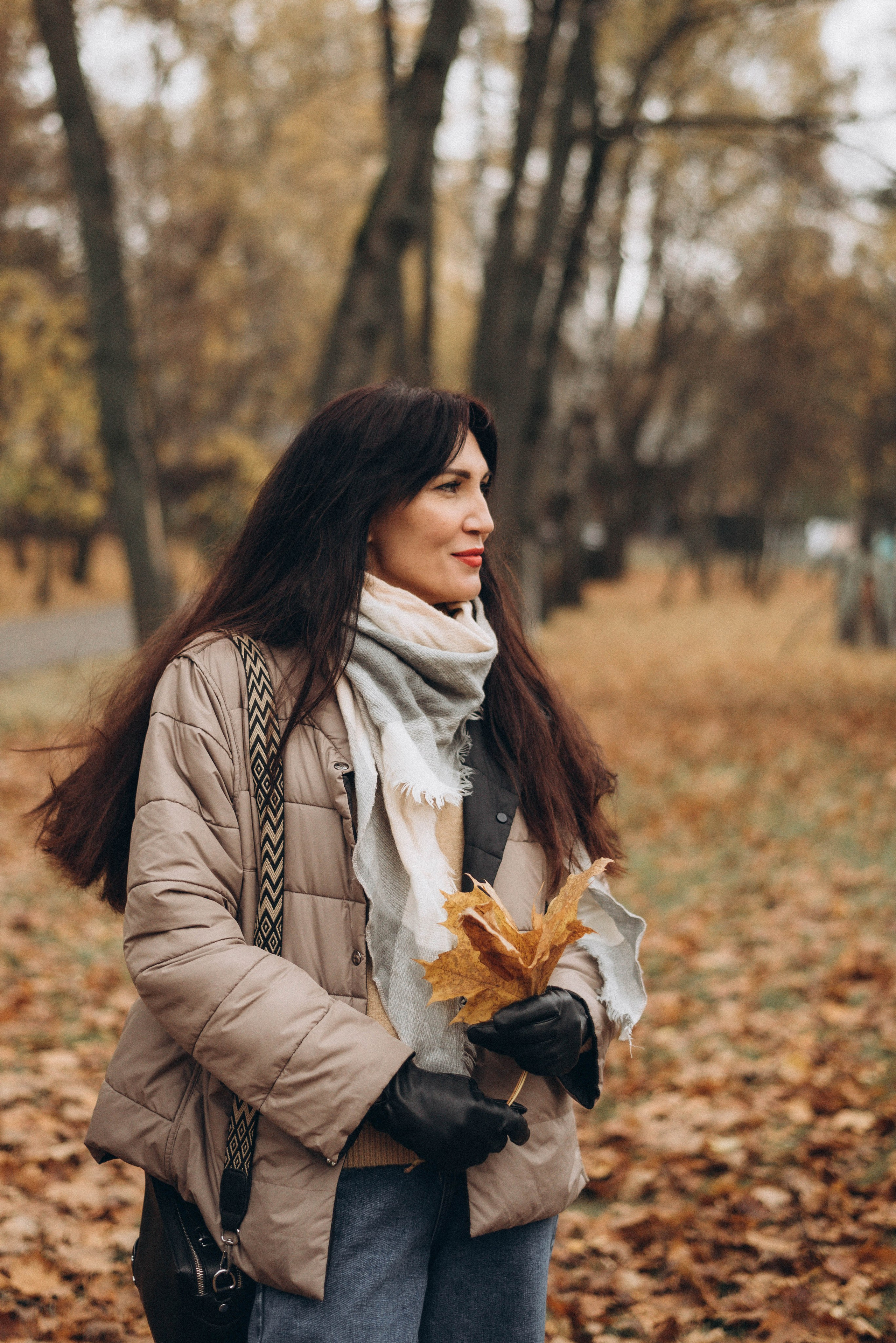 Прогулочная фотоссесия для девушки в парке. Семейный фотограф в Железнодорожном Масаева Елена