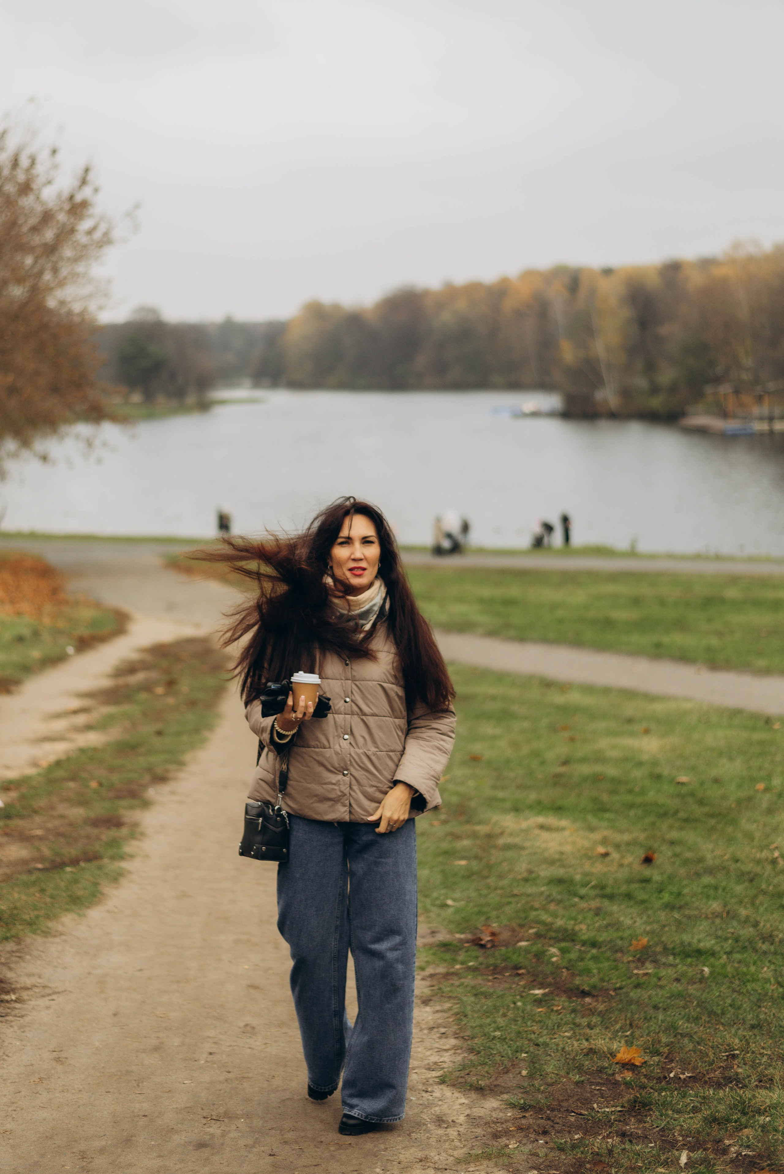 Прогулочная фотоссесия для девушки в парке. Семейный фотограф в Железнодорожном Масаева Елена